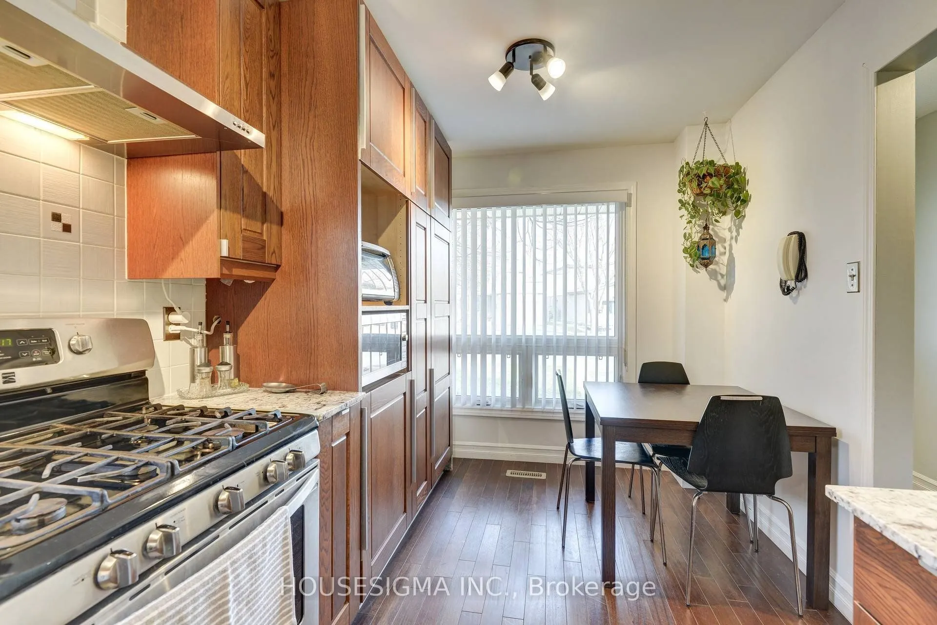 7059 Cordingley Crescent