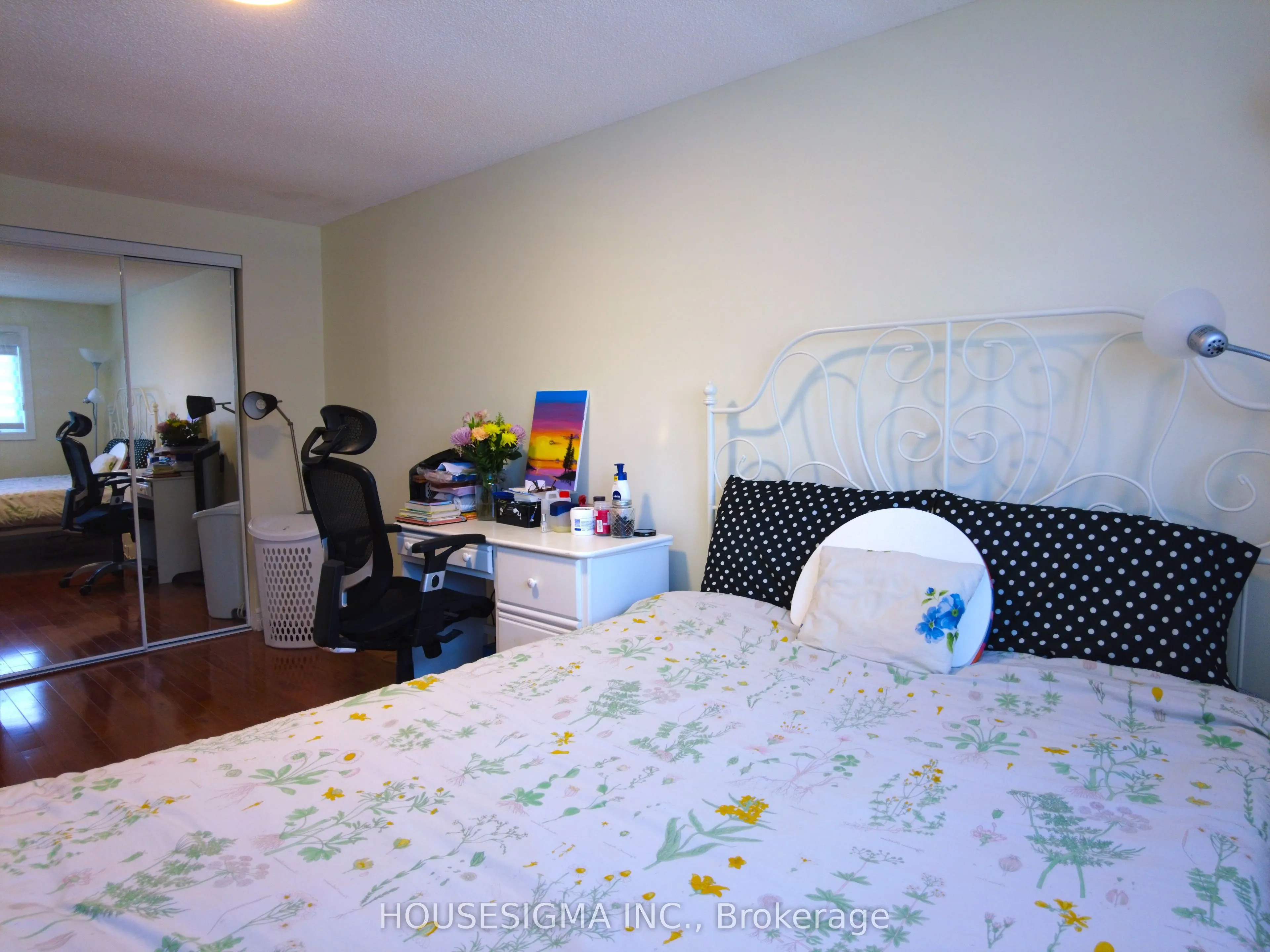 7059 Cordingley Crescent