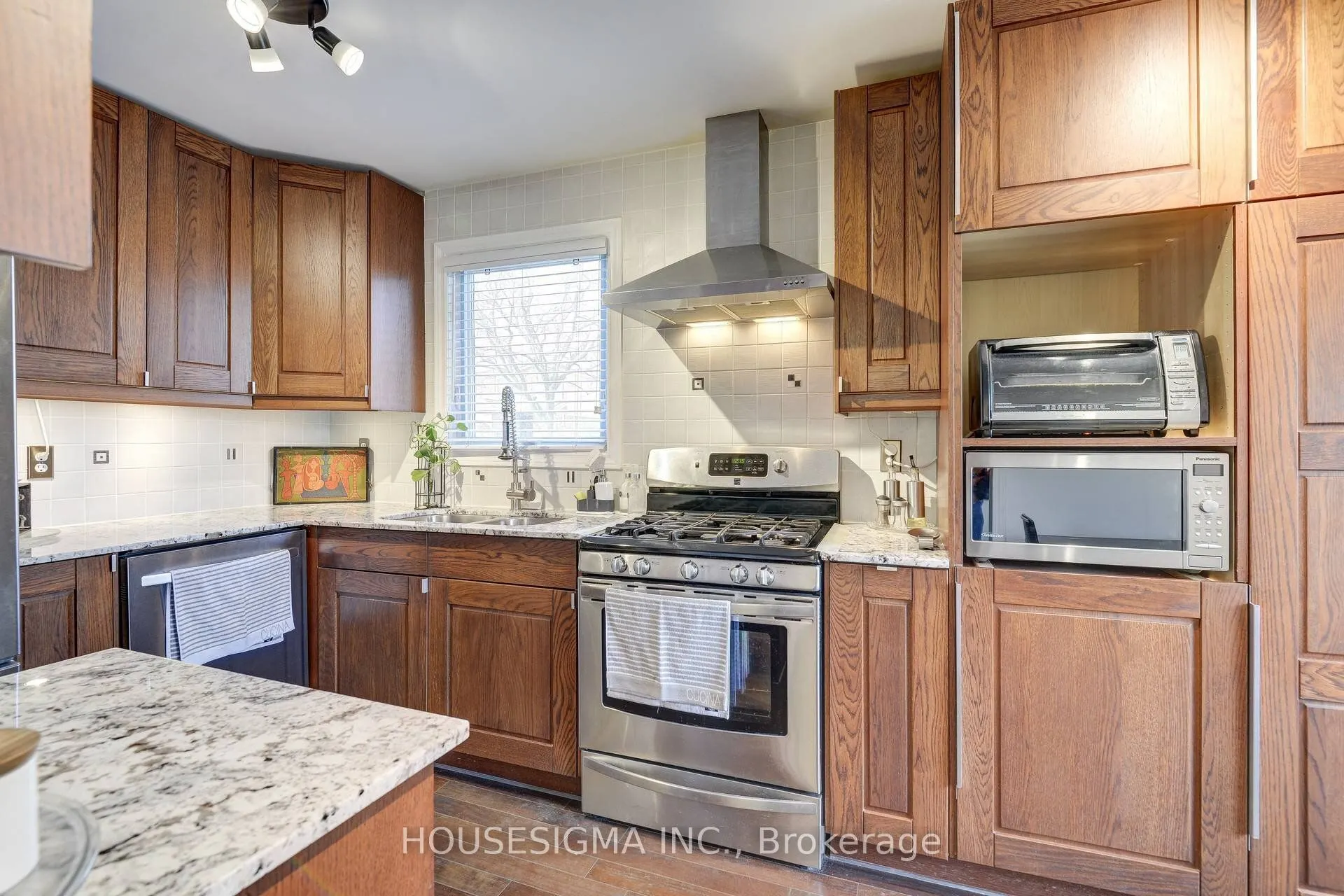 7059 Cordingley Crescent