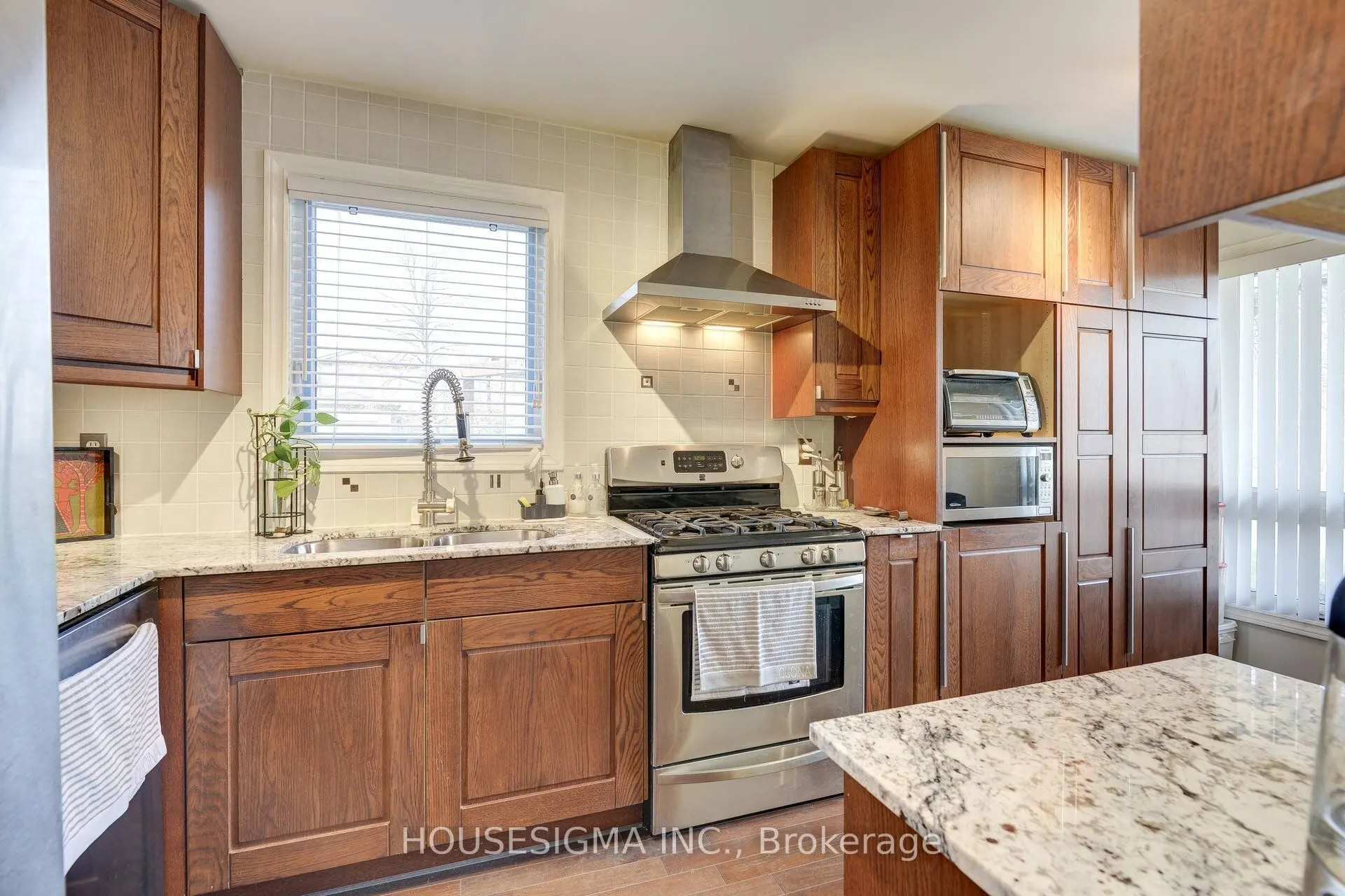 7059 Cordingley Crescent