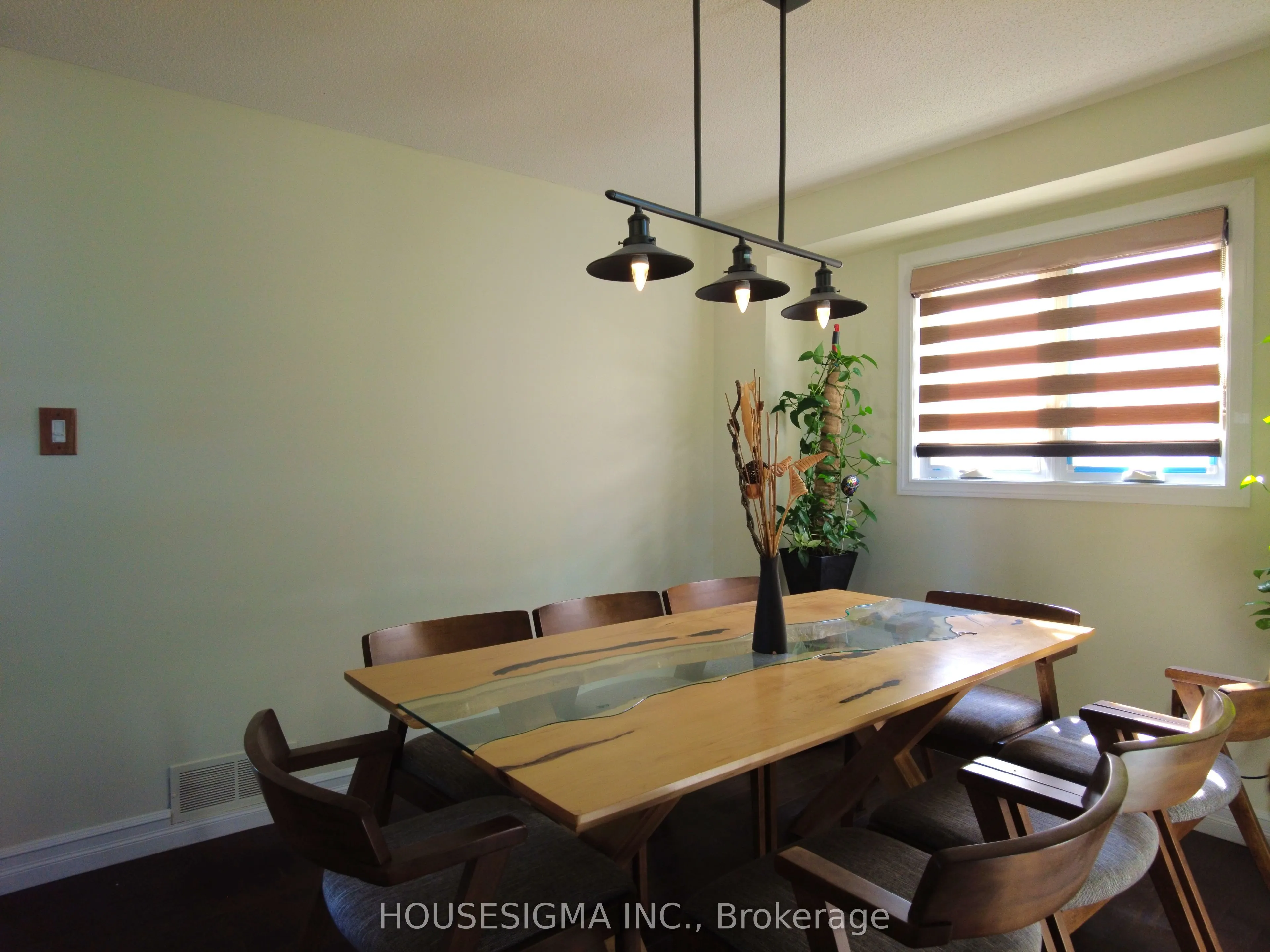 7059 Cordingley Crescent