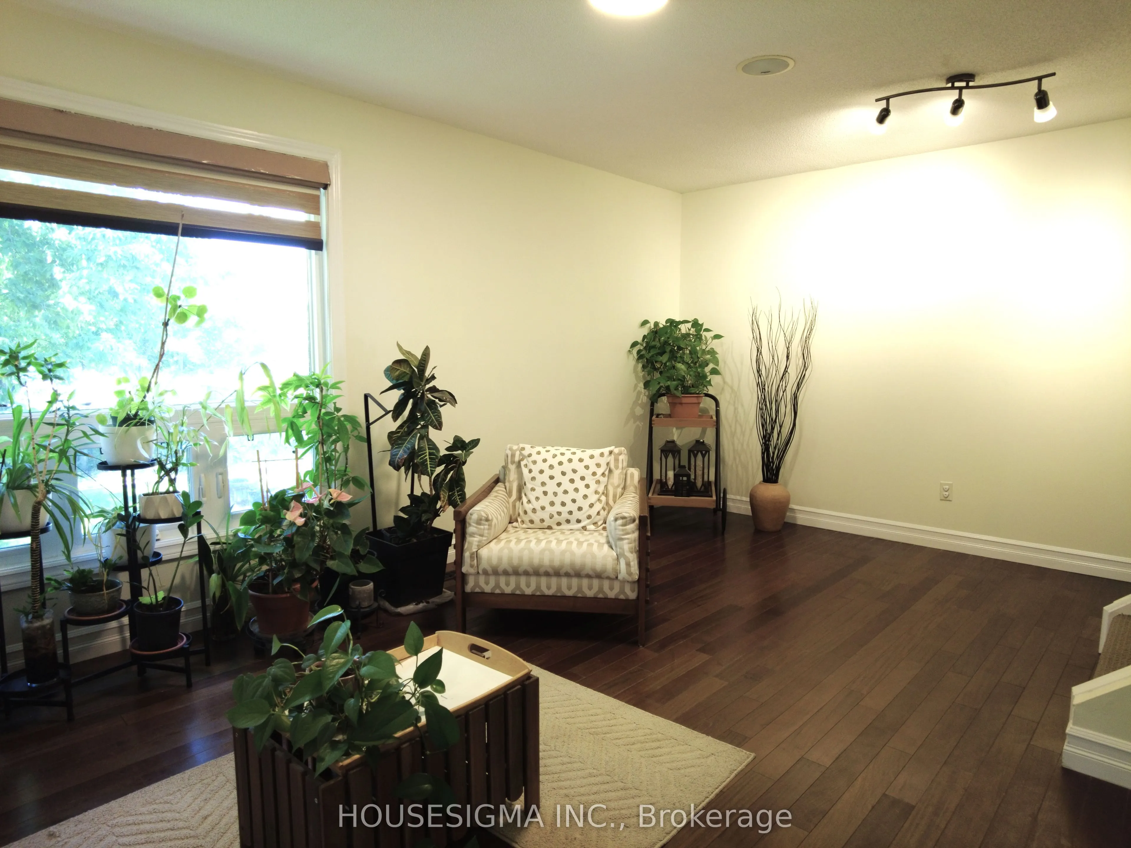 7059 Cordingley Crescent