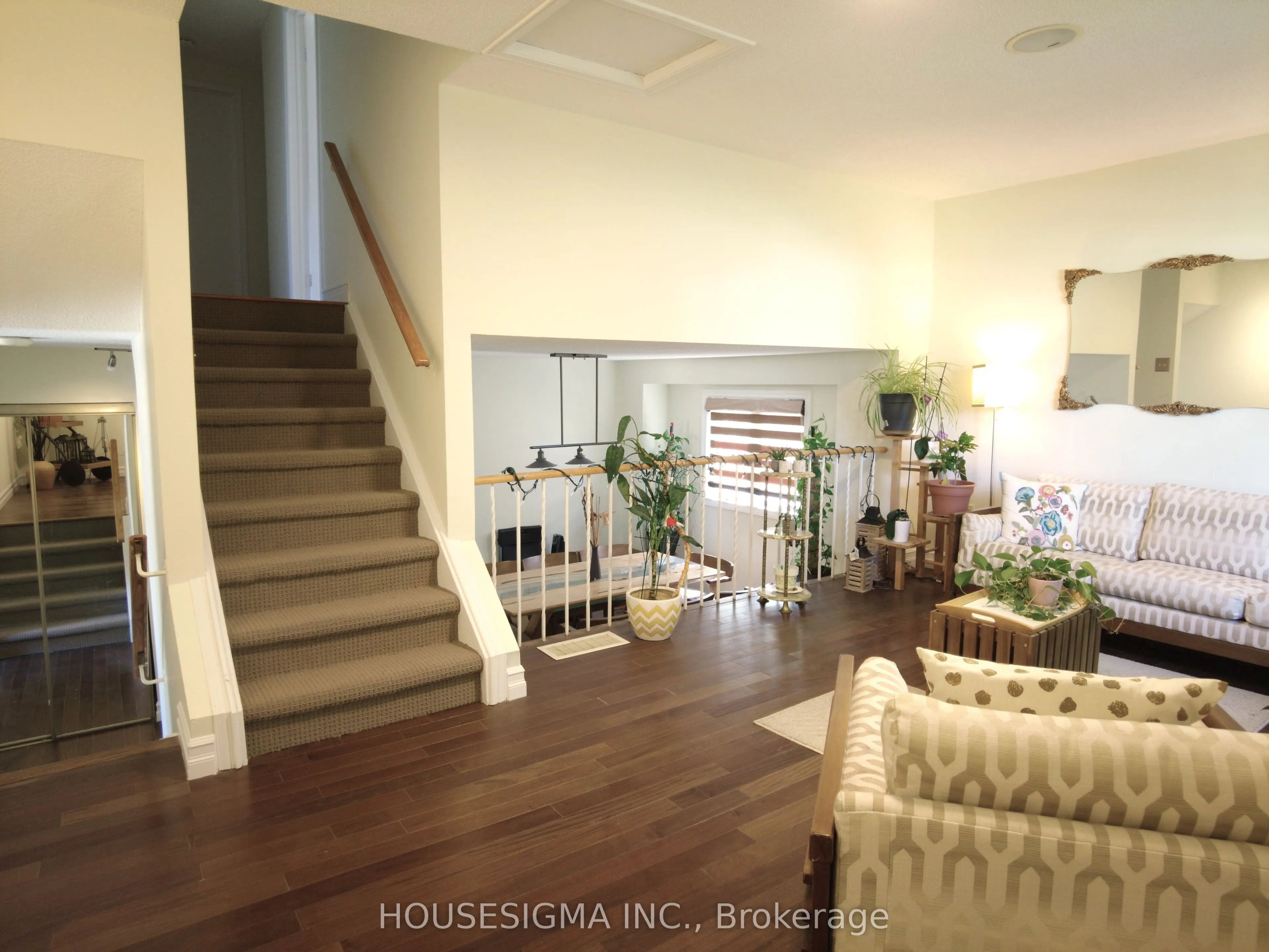 7059 Cordingley Crescent