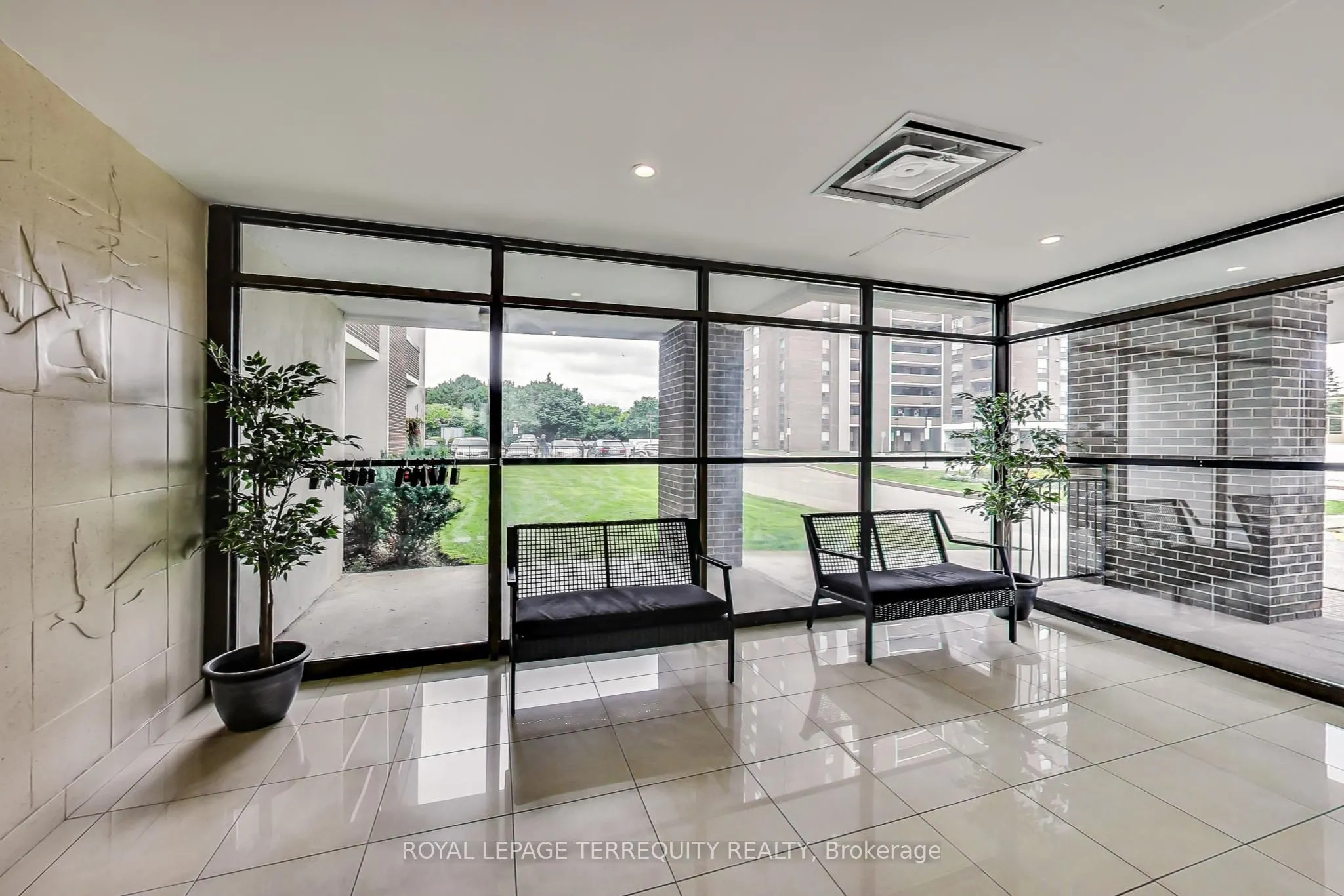 1515 Lakeshore Road E, #1510