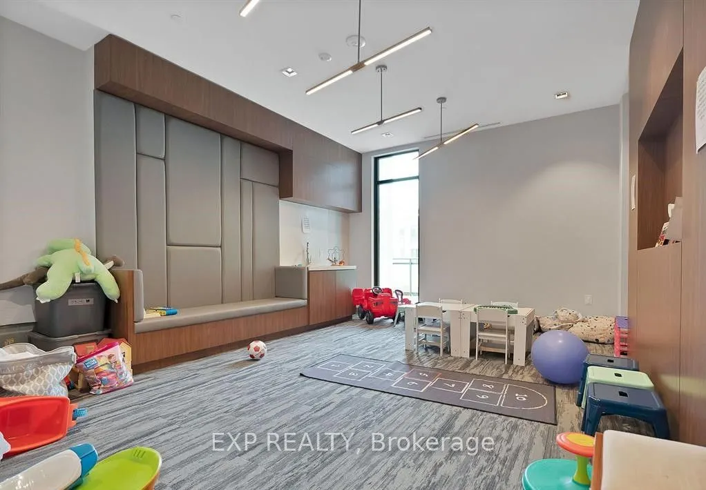 25 Neighbourhood Lane, #310