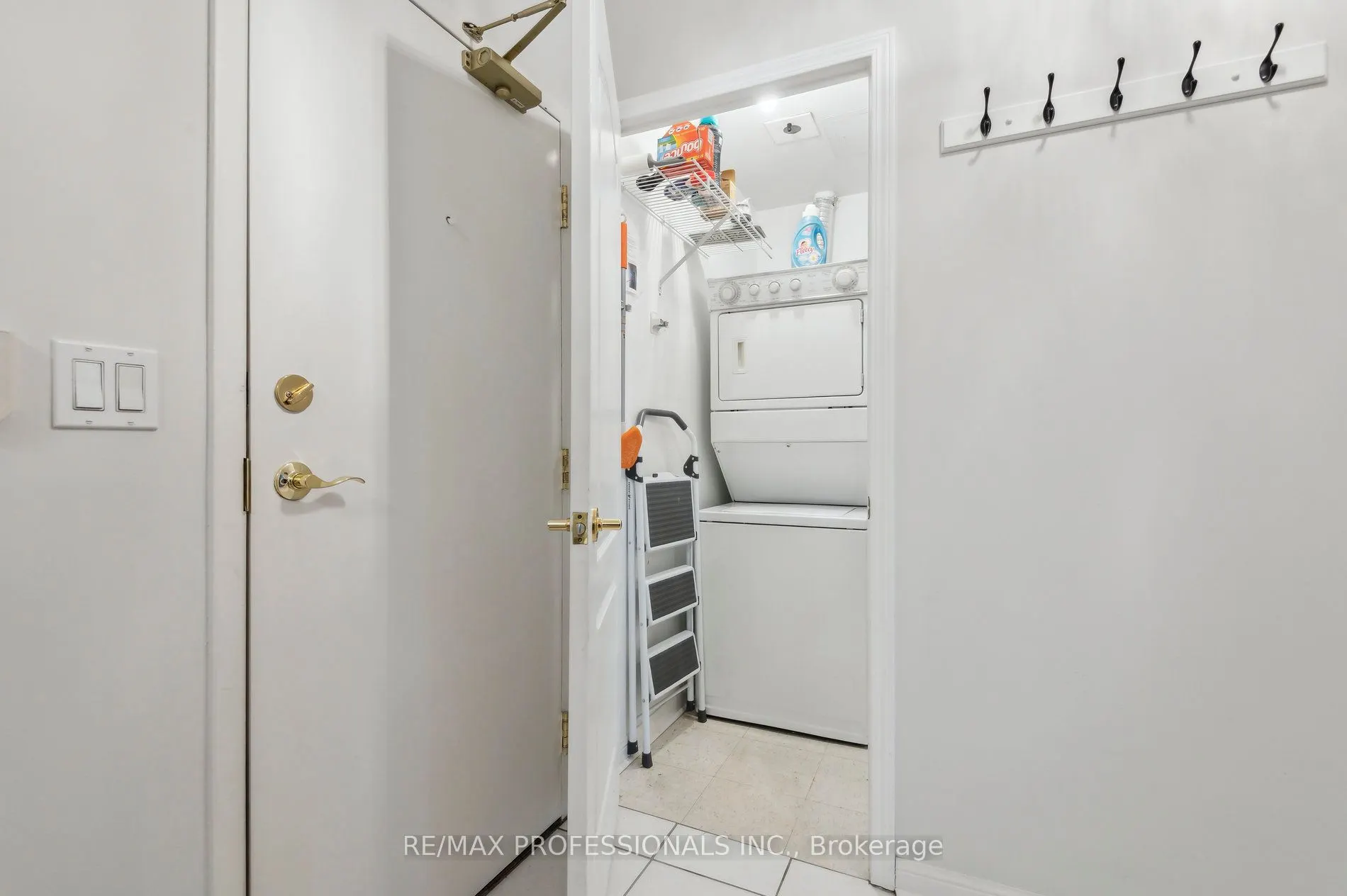 1140 Parkwest Place W, #103
