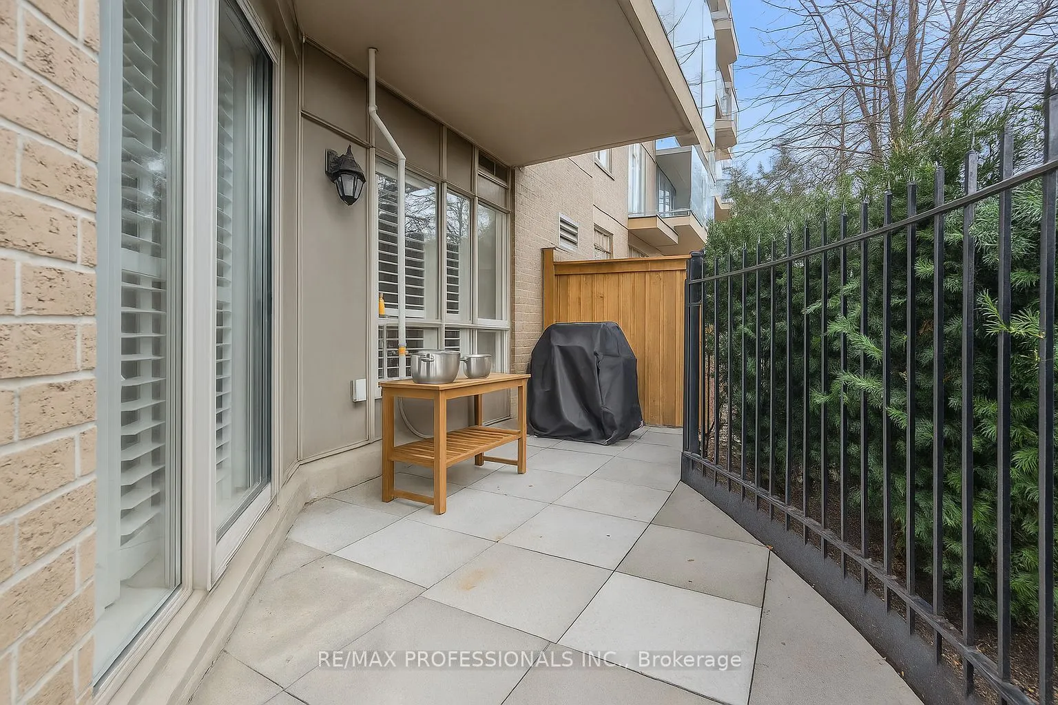 1140 Parkwest Place W, #103