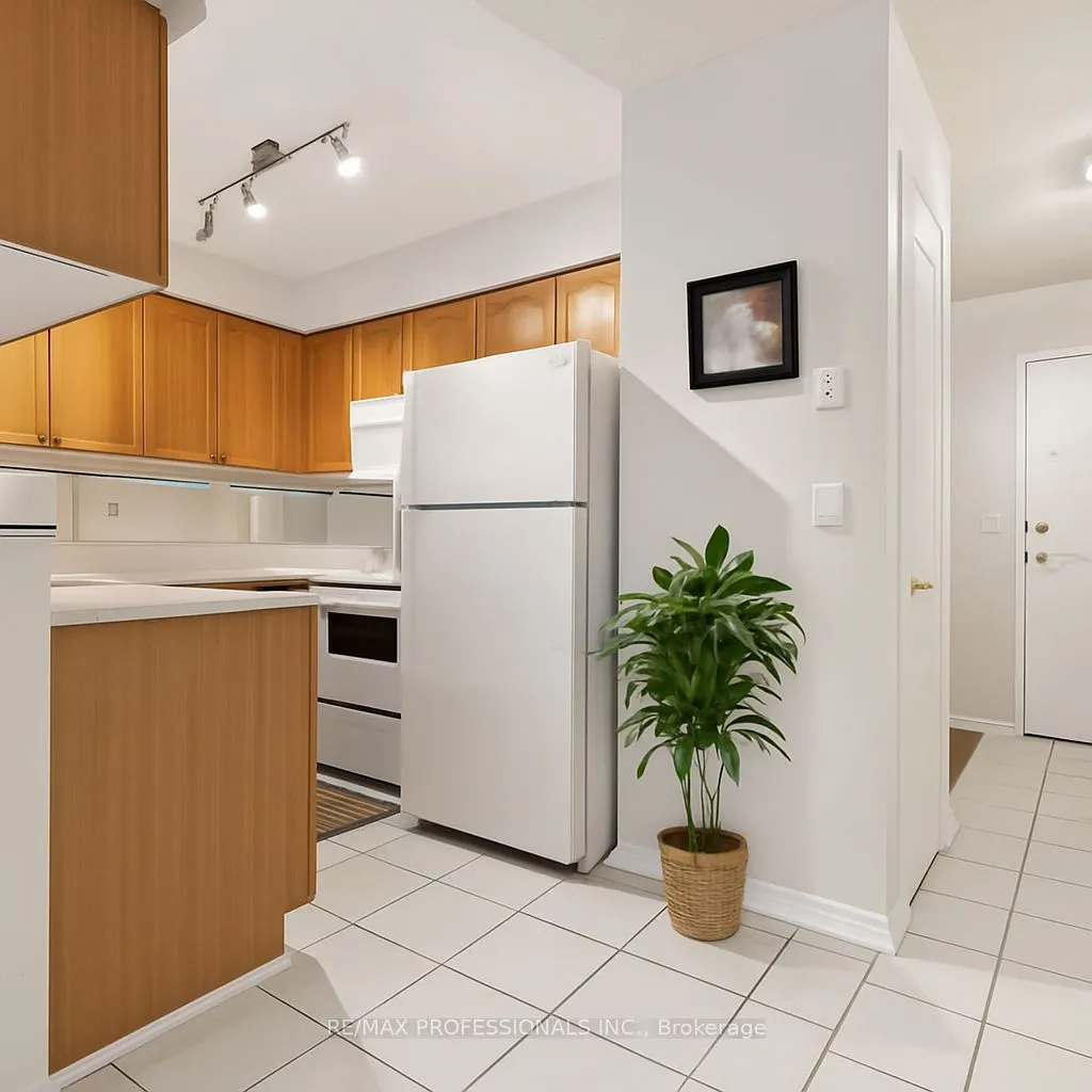 1140 Parkwest Place W, #103