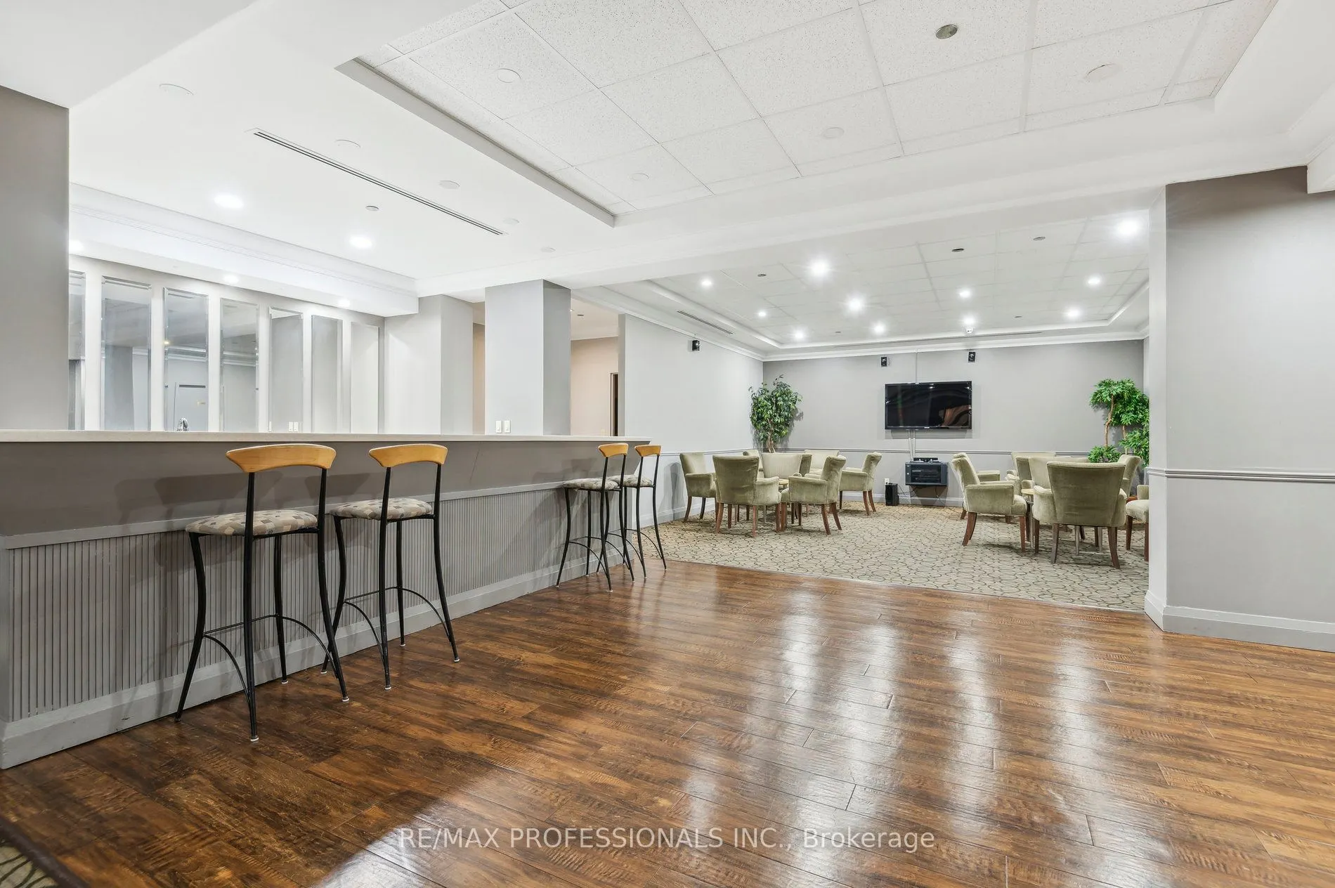 1140 Parkwest Place W, #103