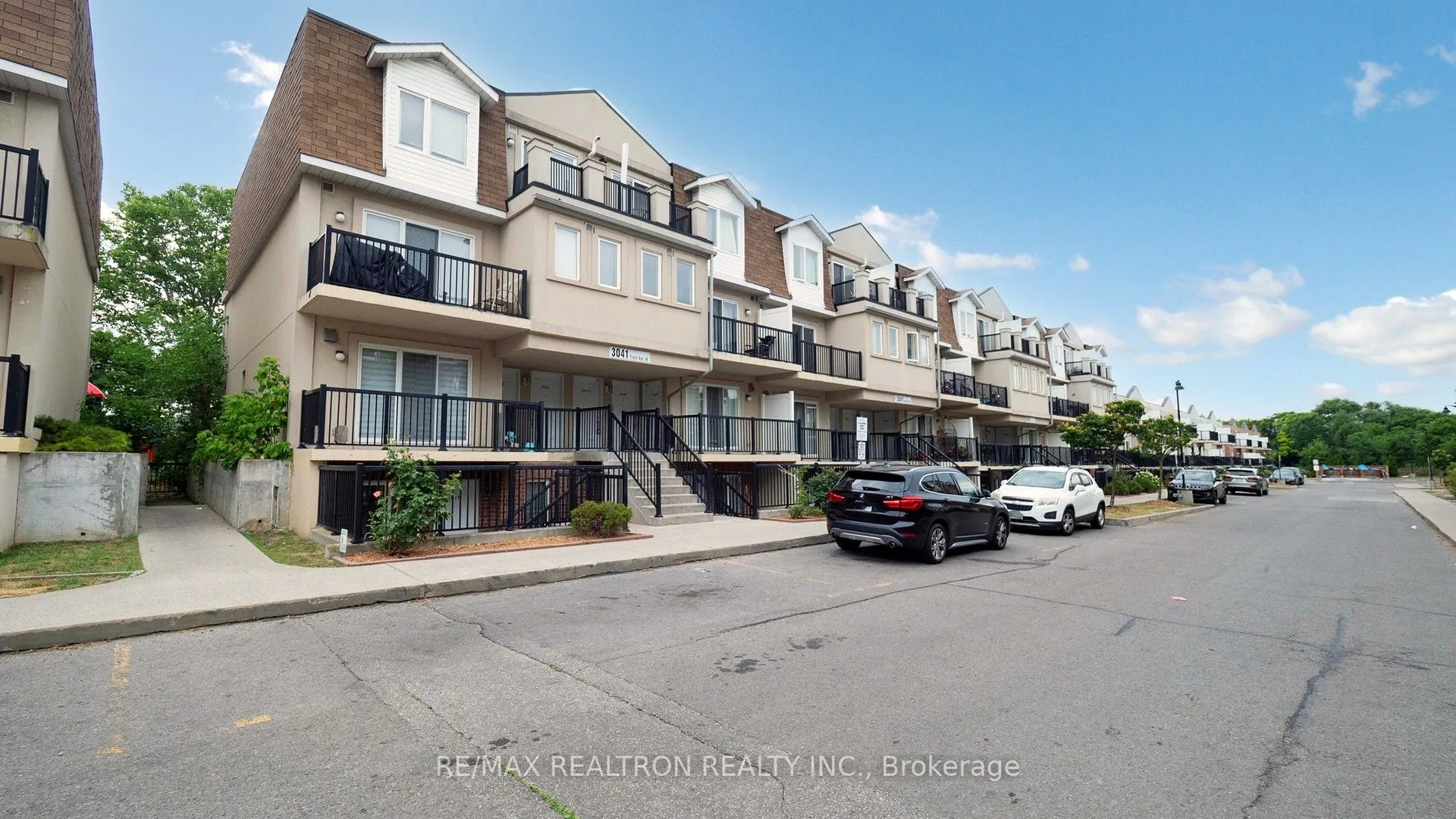 3041 Finch Avenue W, #2052