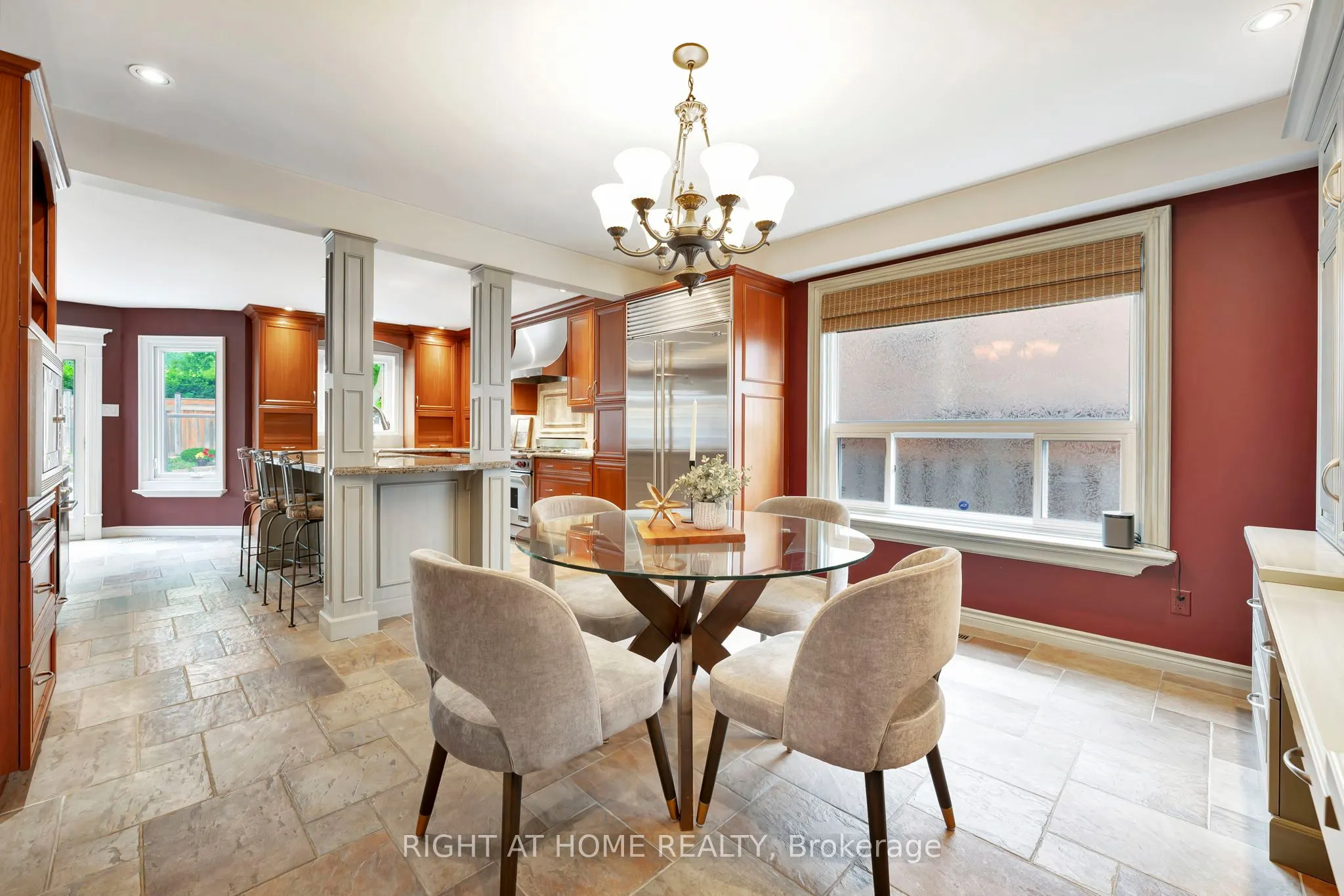 1511 Ravensmoor Crescent