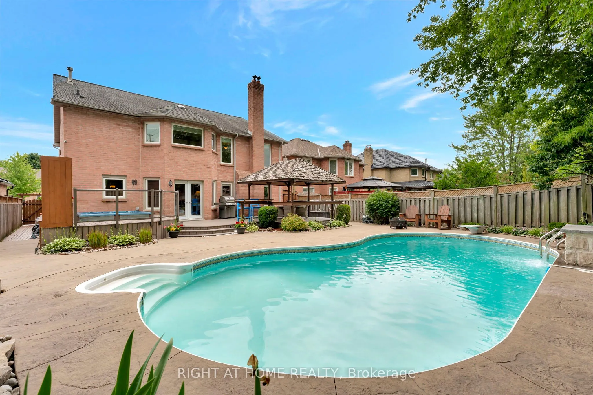 1511 Ravensmoor Crescent