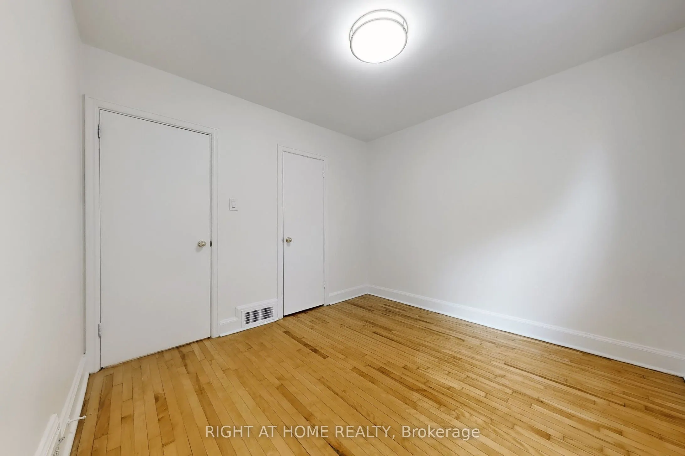 2672 Lake Shore Boulevard W