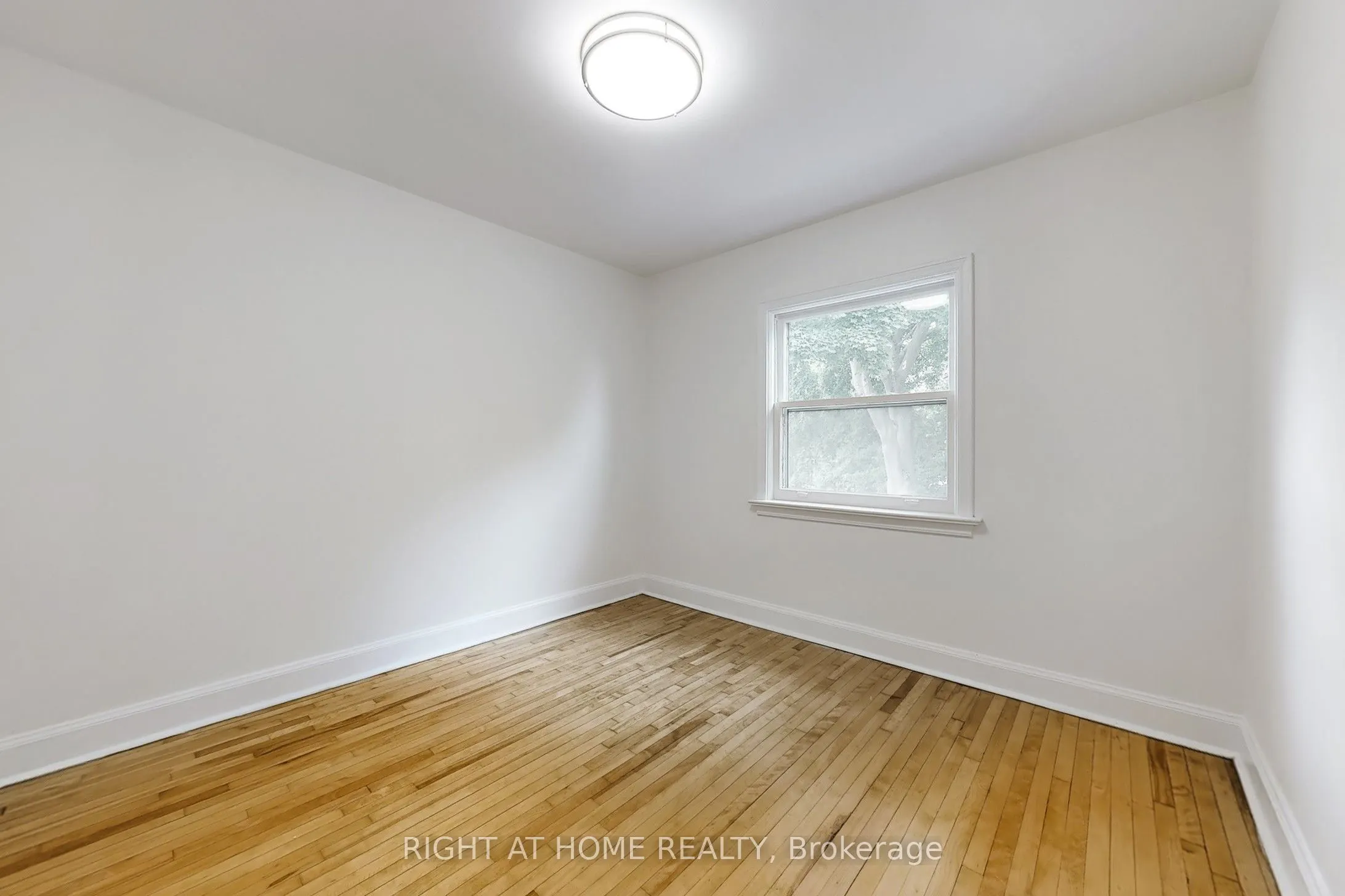 2672 Lake Shore Boulevard W