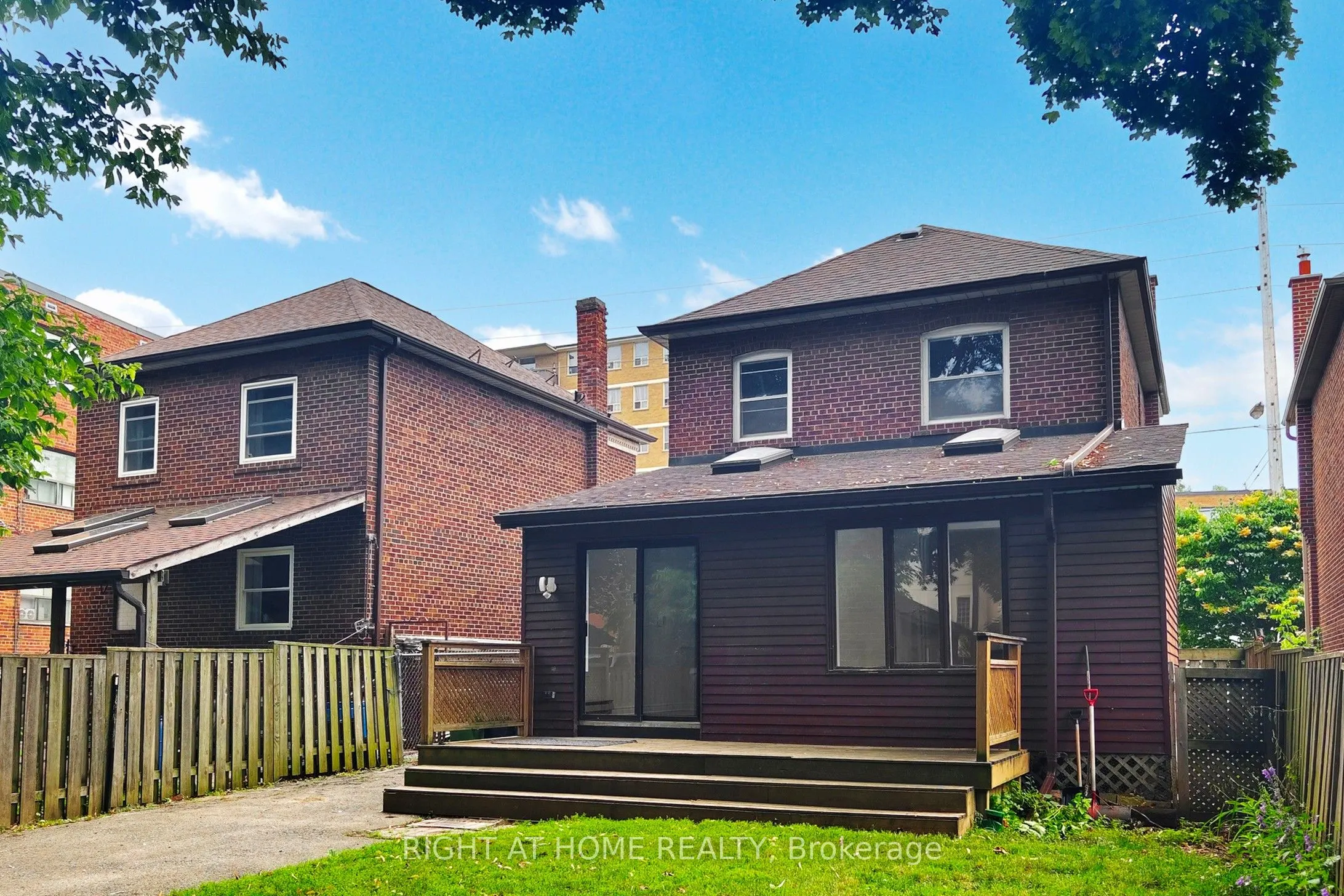 2672 Lake Shore Boulevard W
