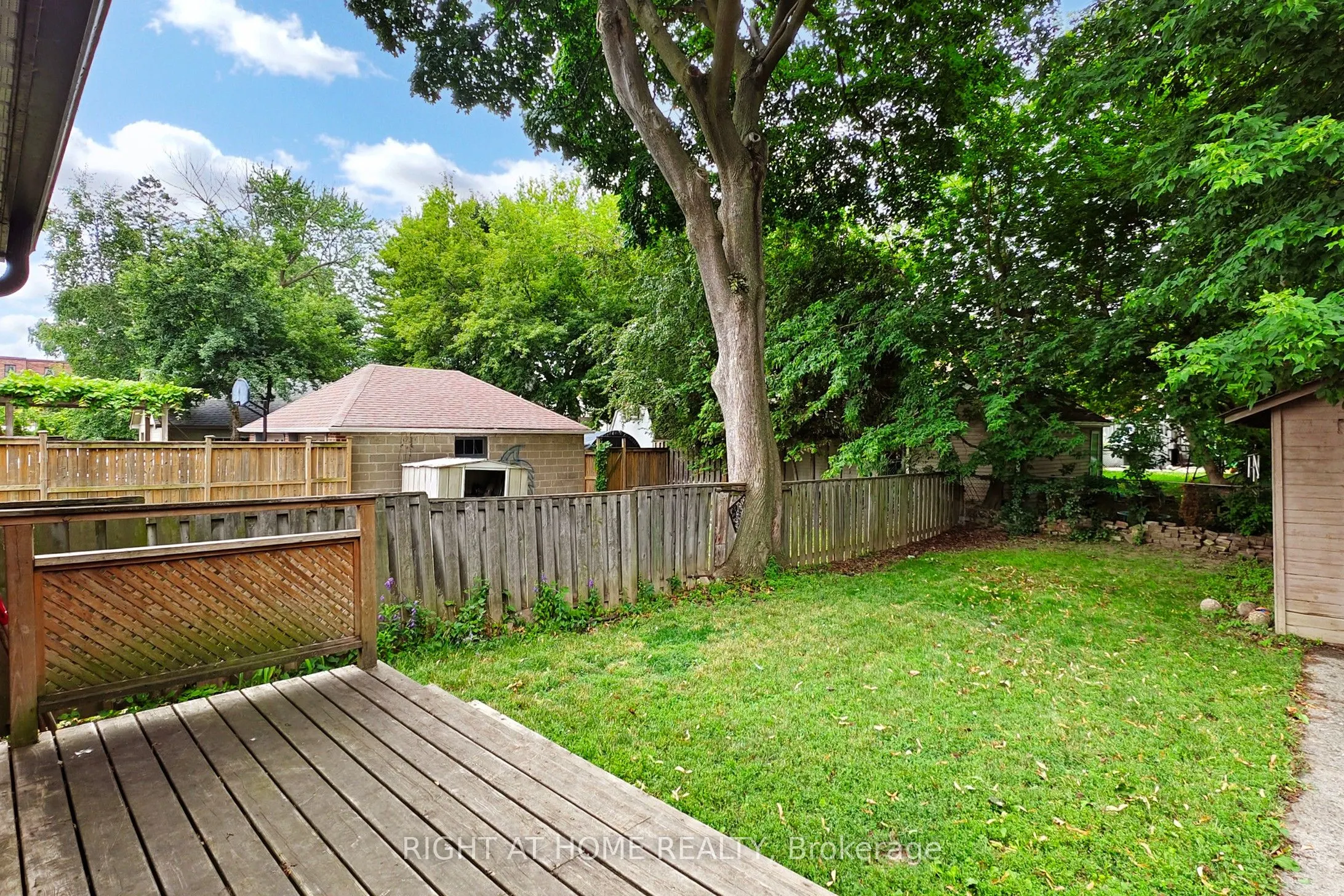 2672 Lake Shore Boulevard W