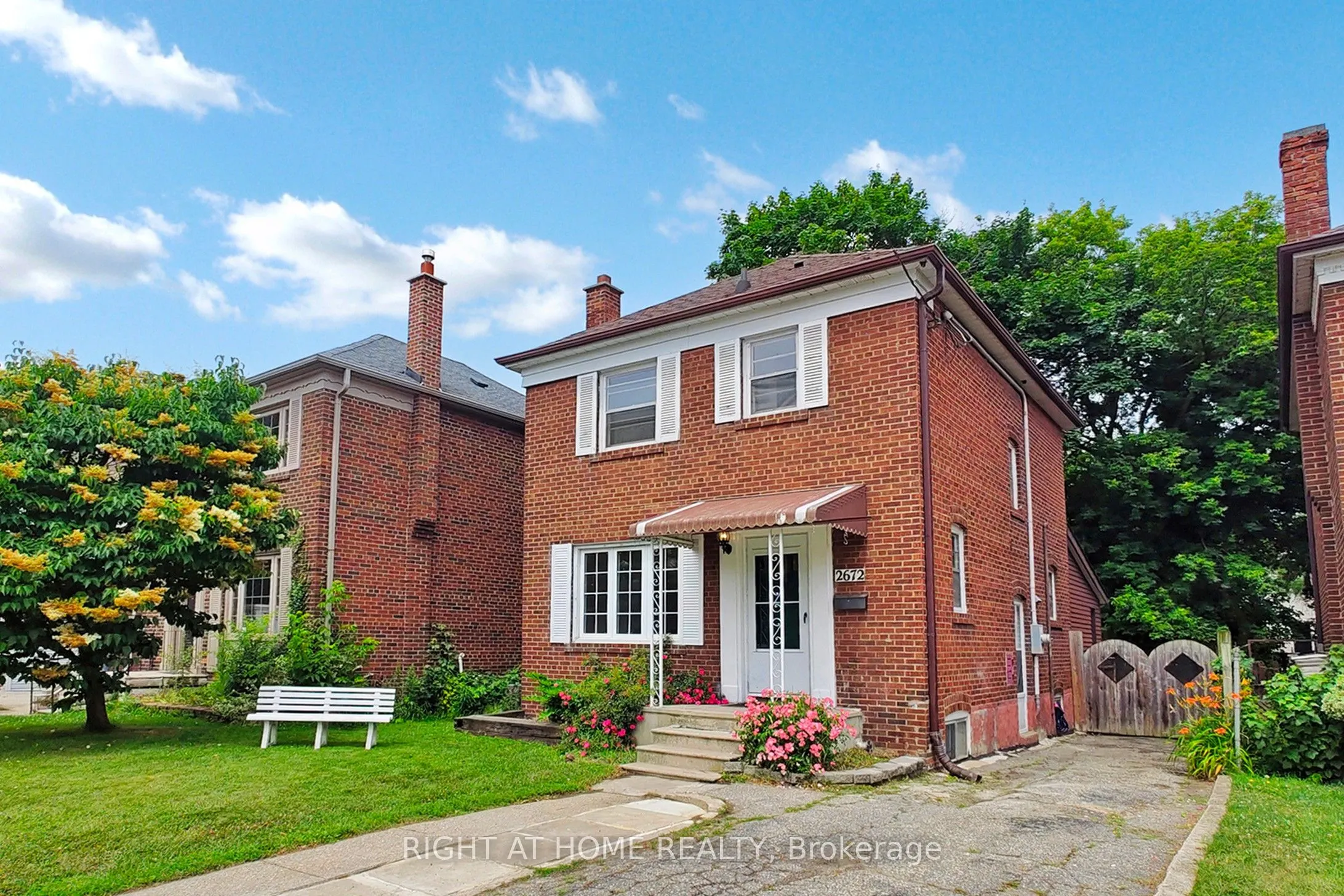 2672 Lake Shore Boulevard W