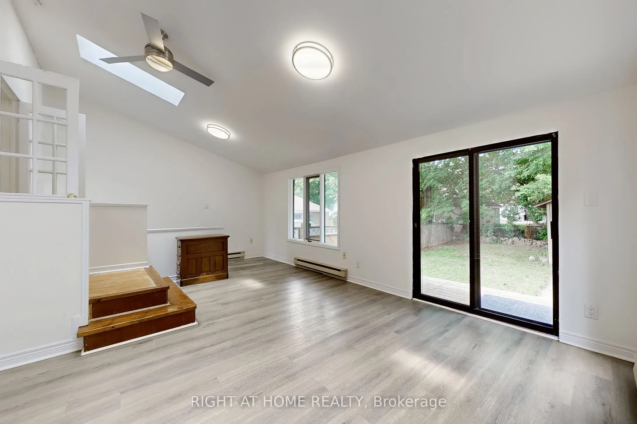 2672 Lake Shore Boulevard W