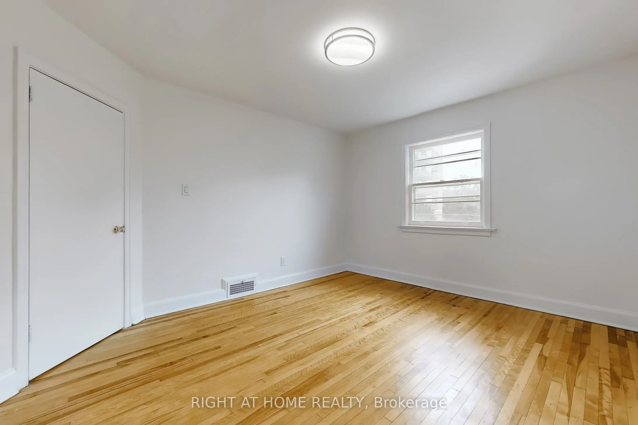 2672 Lake Shore Boulevard W
