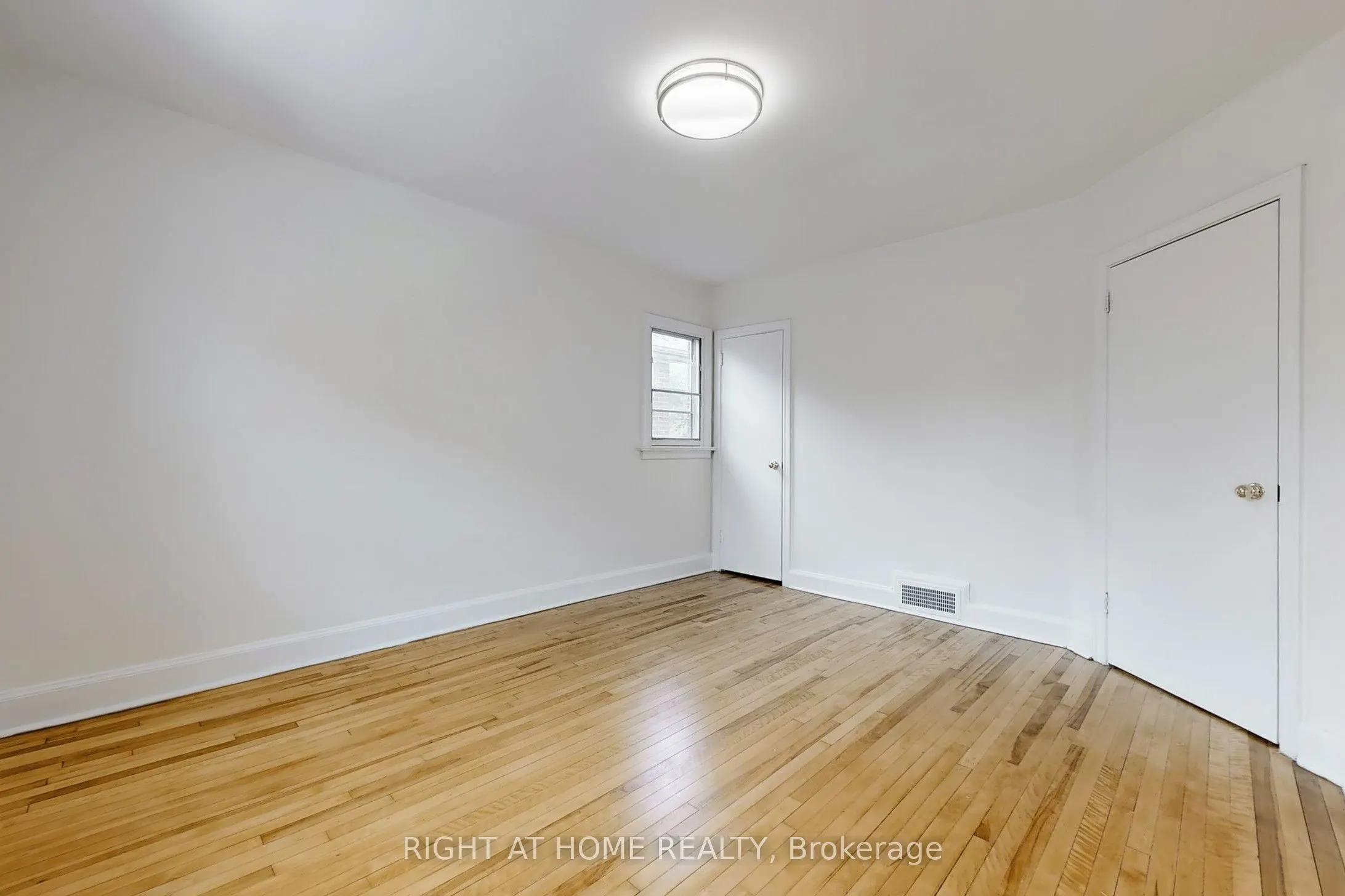 2672 Lake Shore Boulevard W