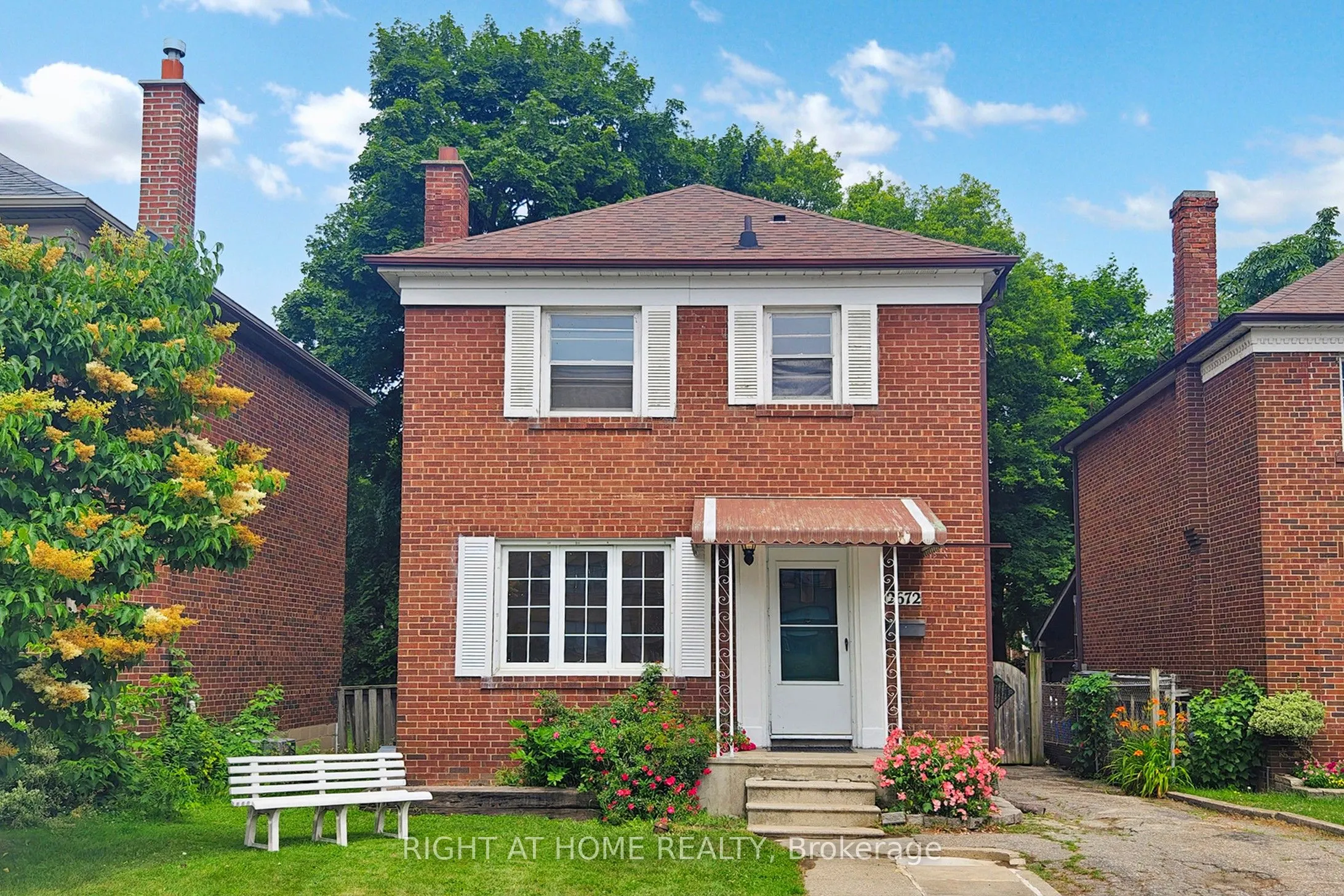 2672 Lake Shore Boulevard W