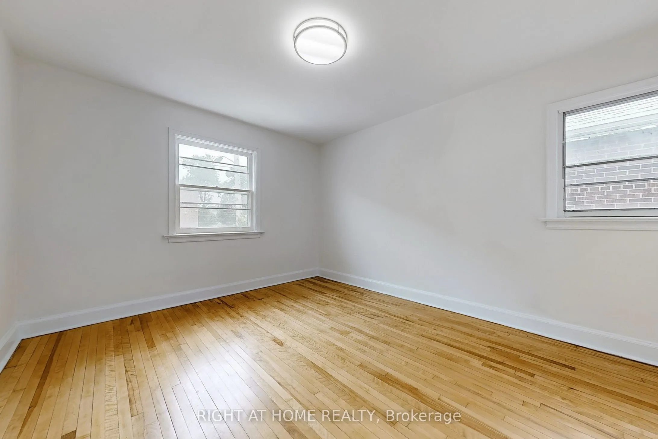 2672 Lake Shore Boulevard W
