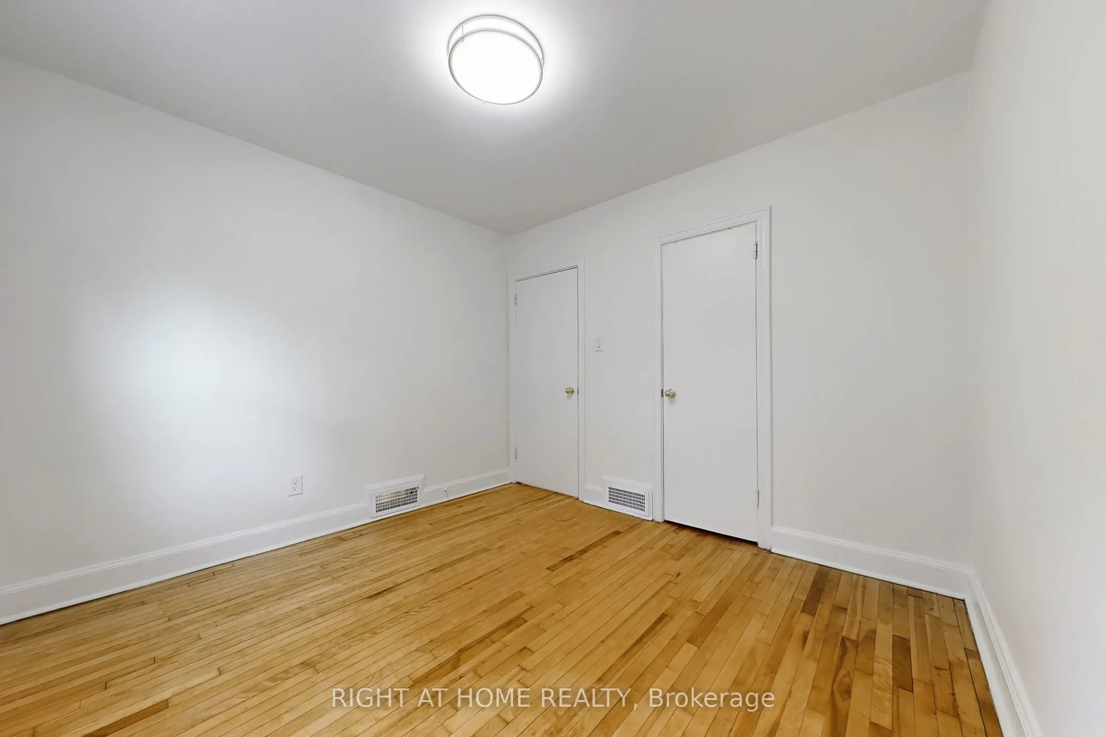 2672 Lake Shore Boulevard W