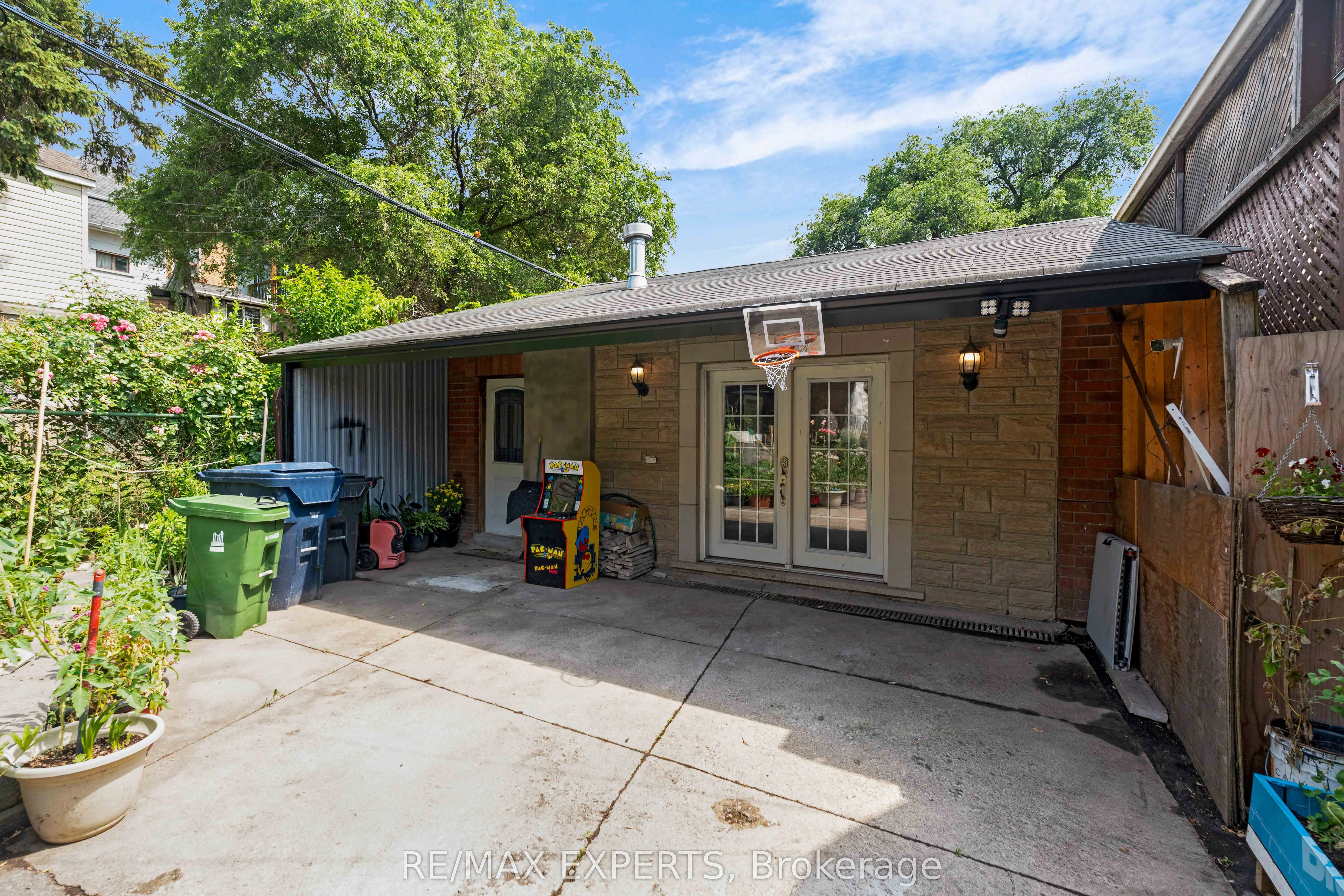 19 Kenora Crescent