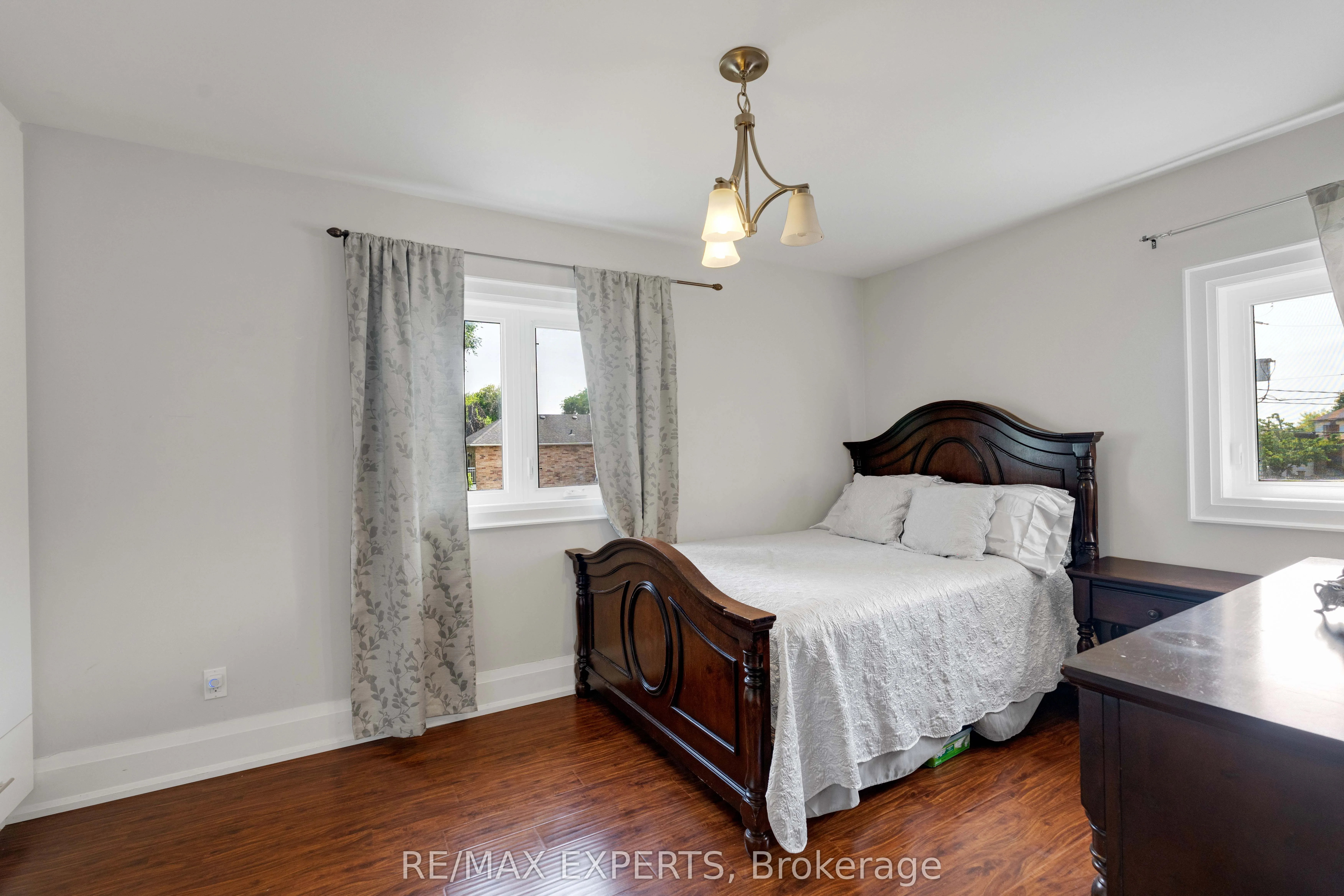 19 Kenora Crescent