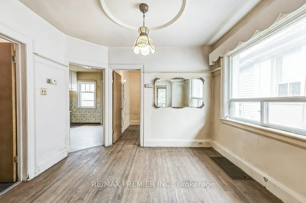 16 Porter Avenue
