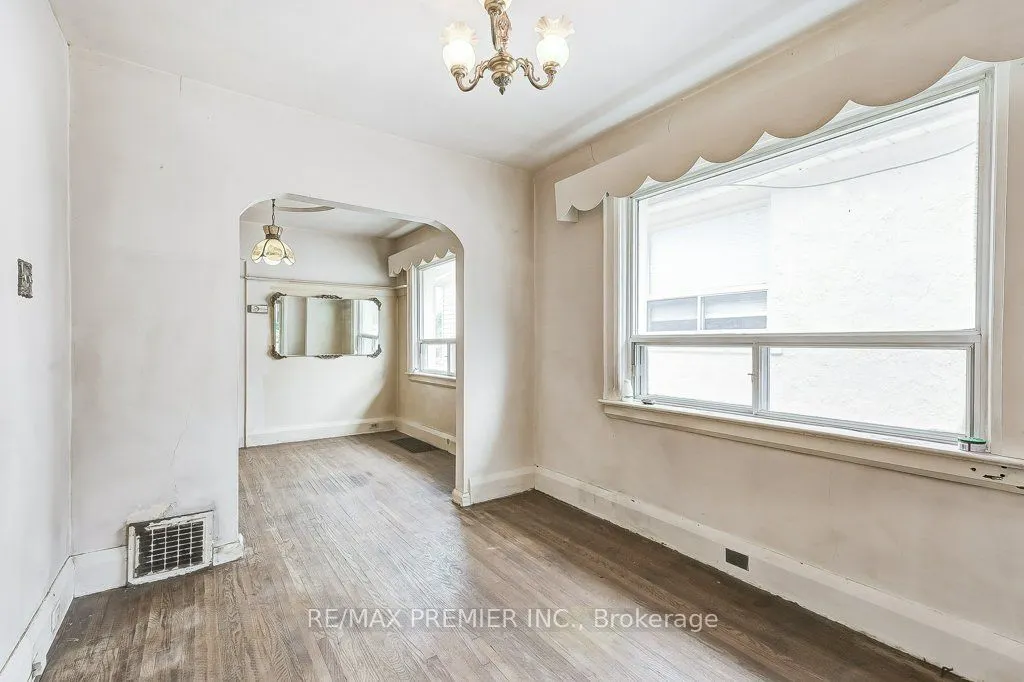 16 Porter Avenue