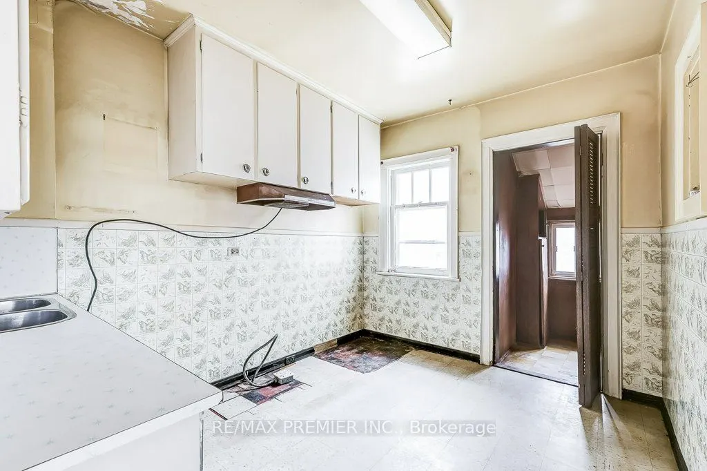 16 Porter Avenue
