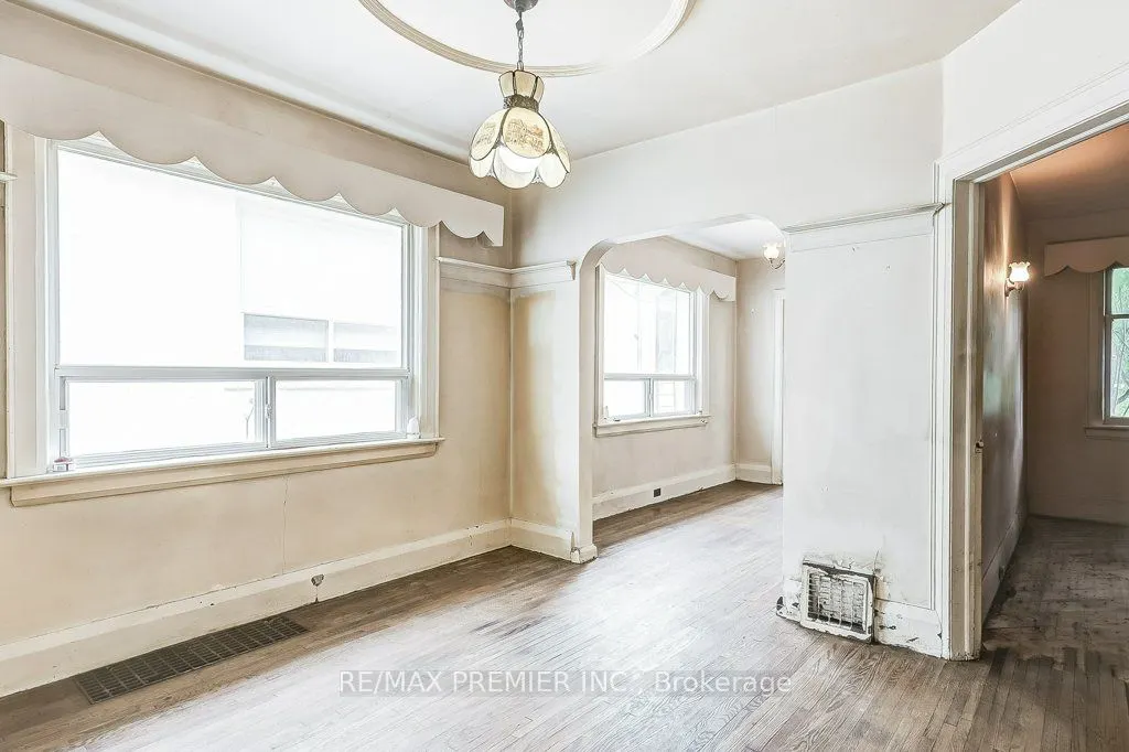 16 Porter Avenue