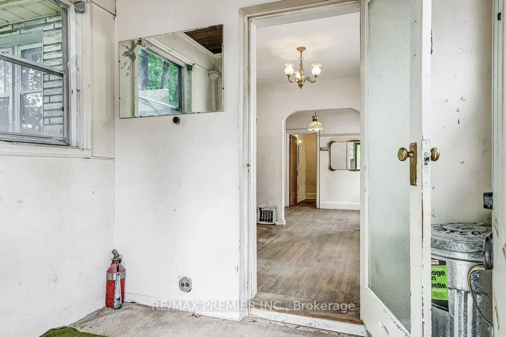 16 Porter Avenue