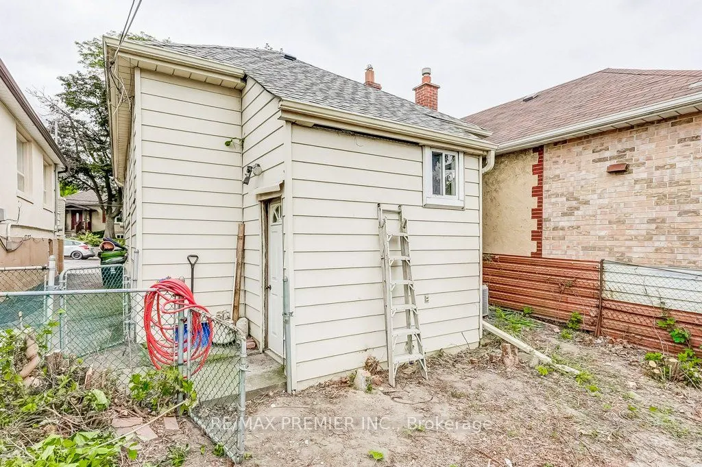 16 Porter Avenue