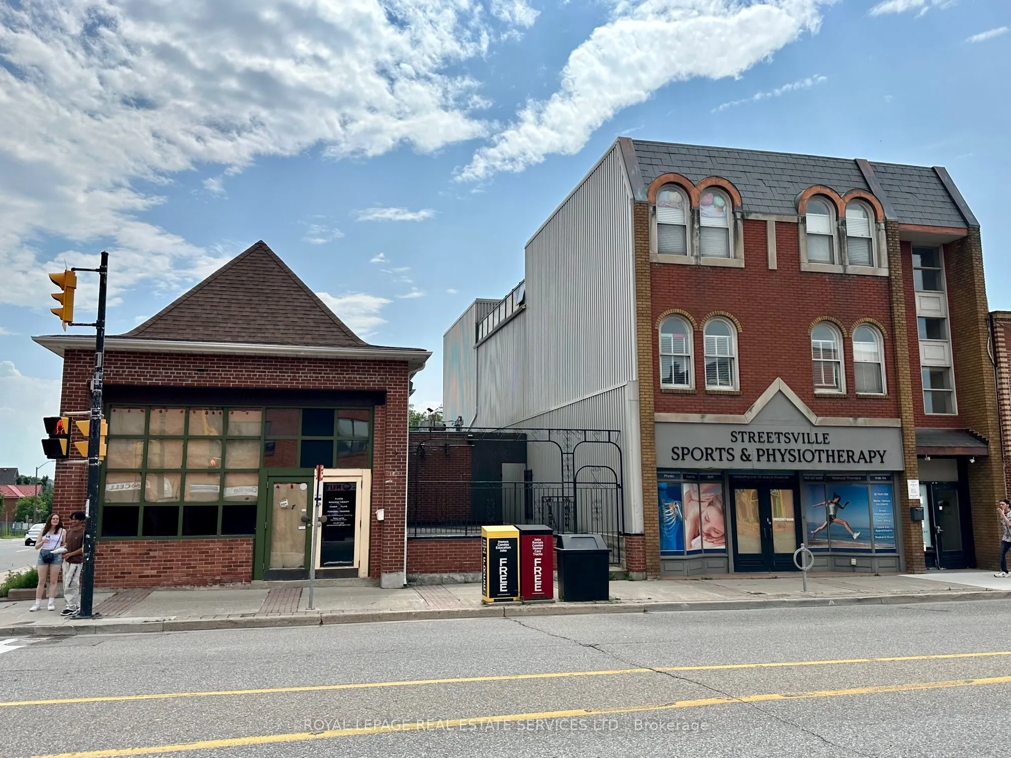 238 Queen Street S