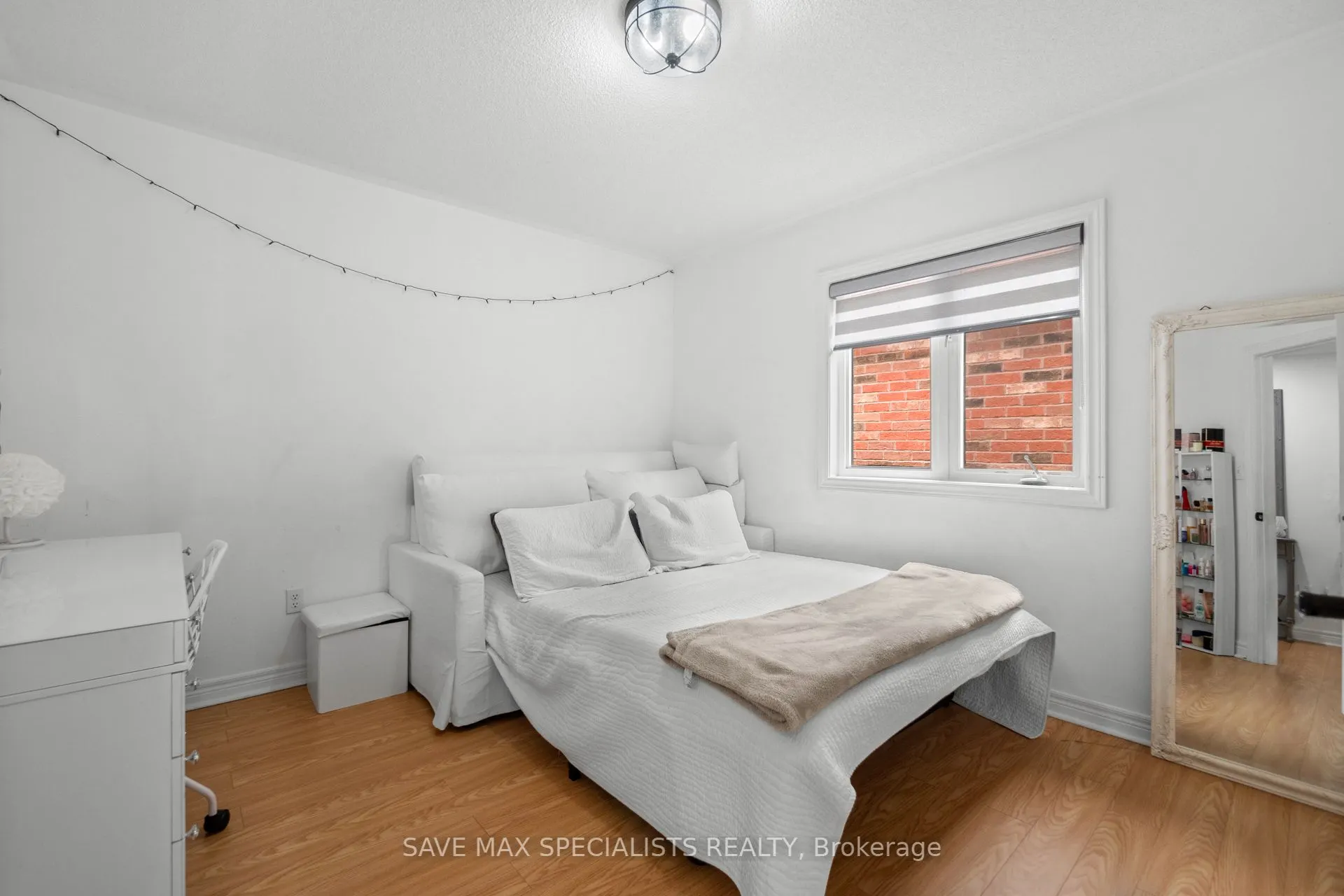 21 Isaac Devins Boulevard