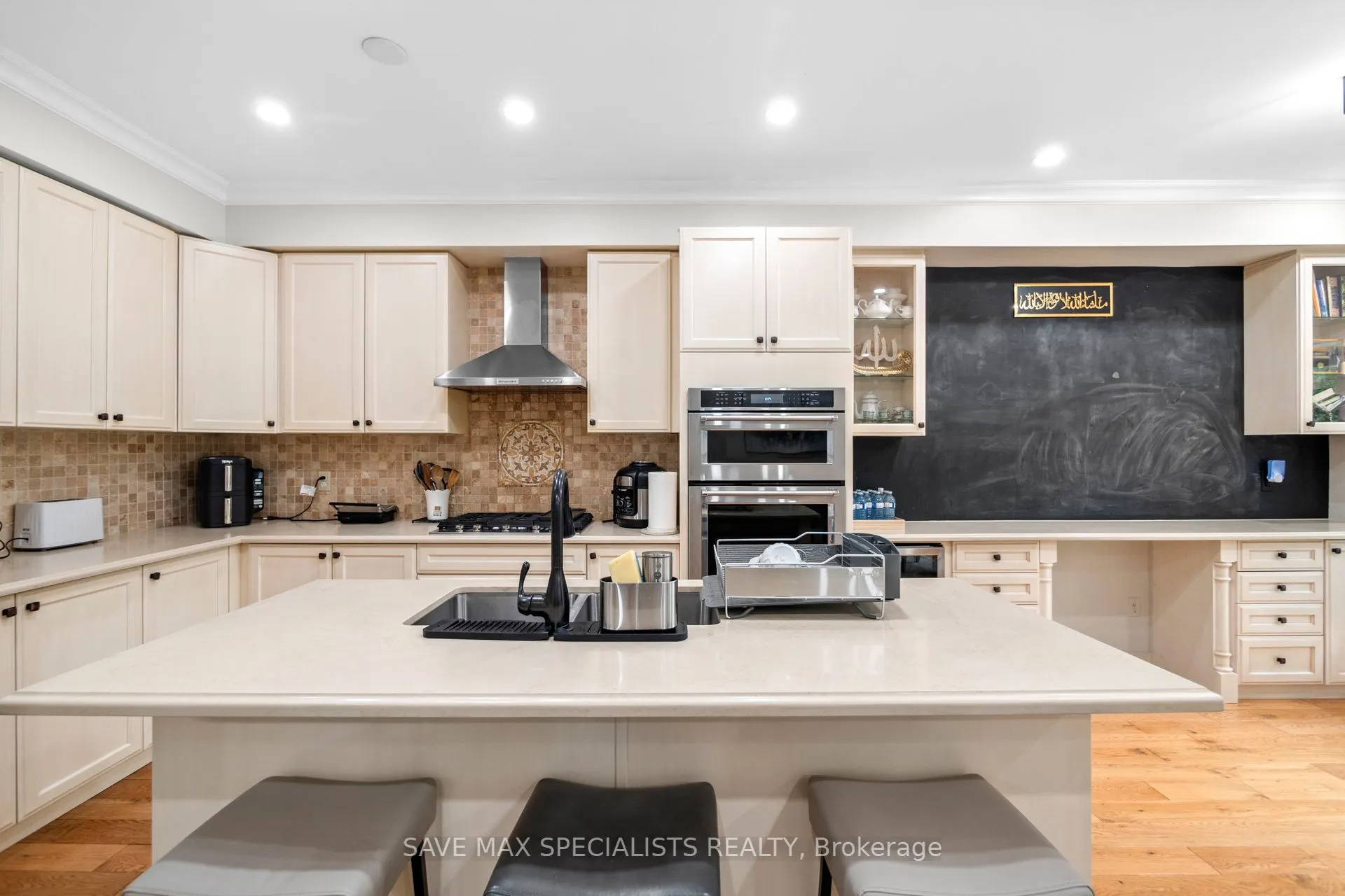 21 Isaac Devins Boulevard