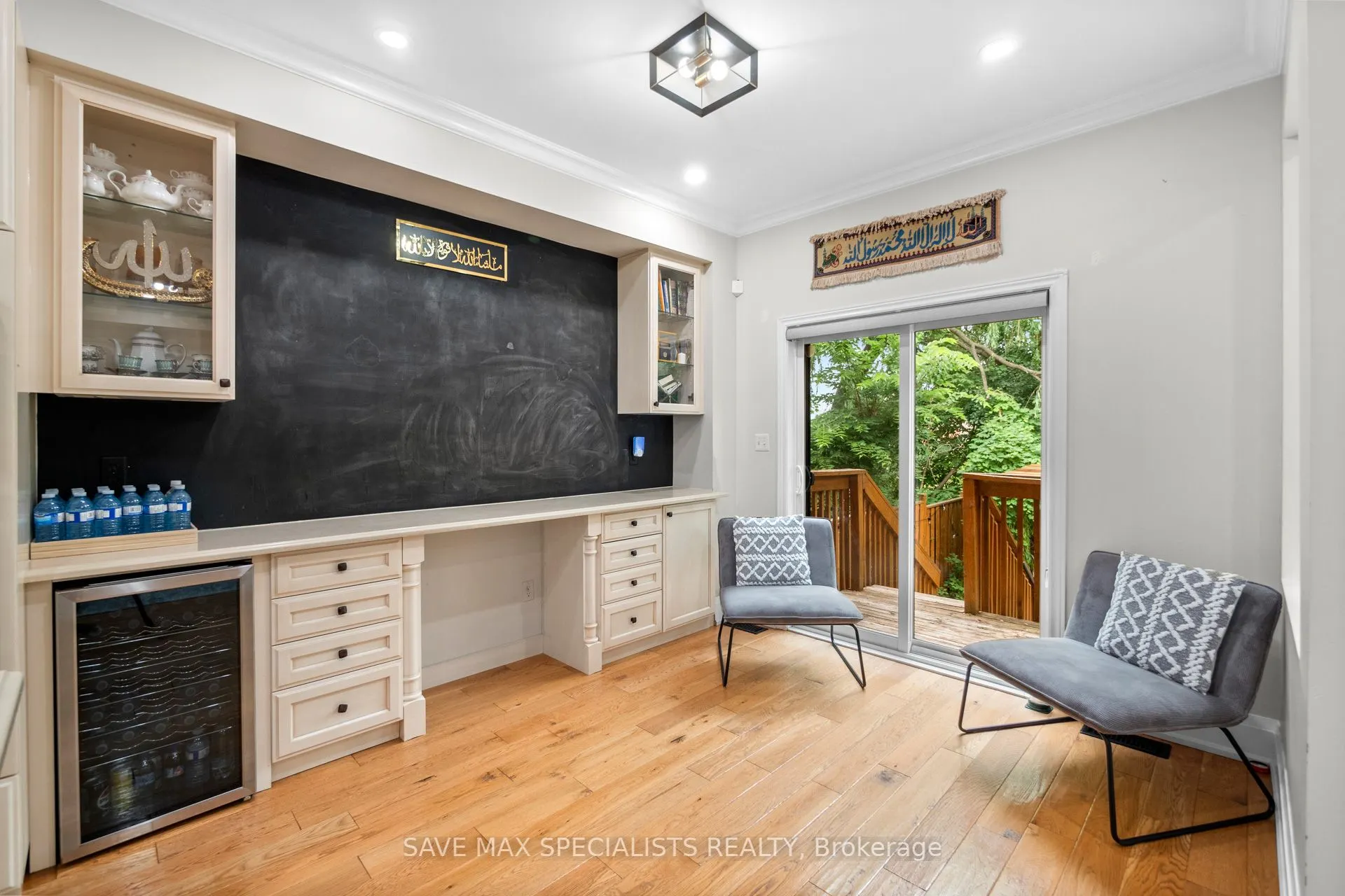 21 Isaac Devins Boulevard