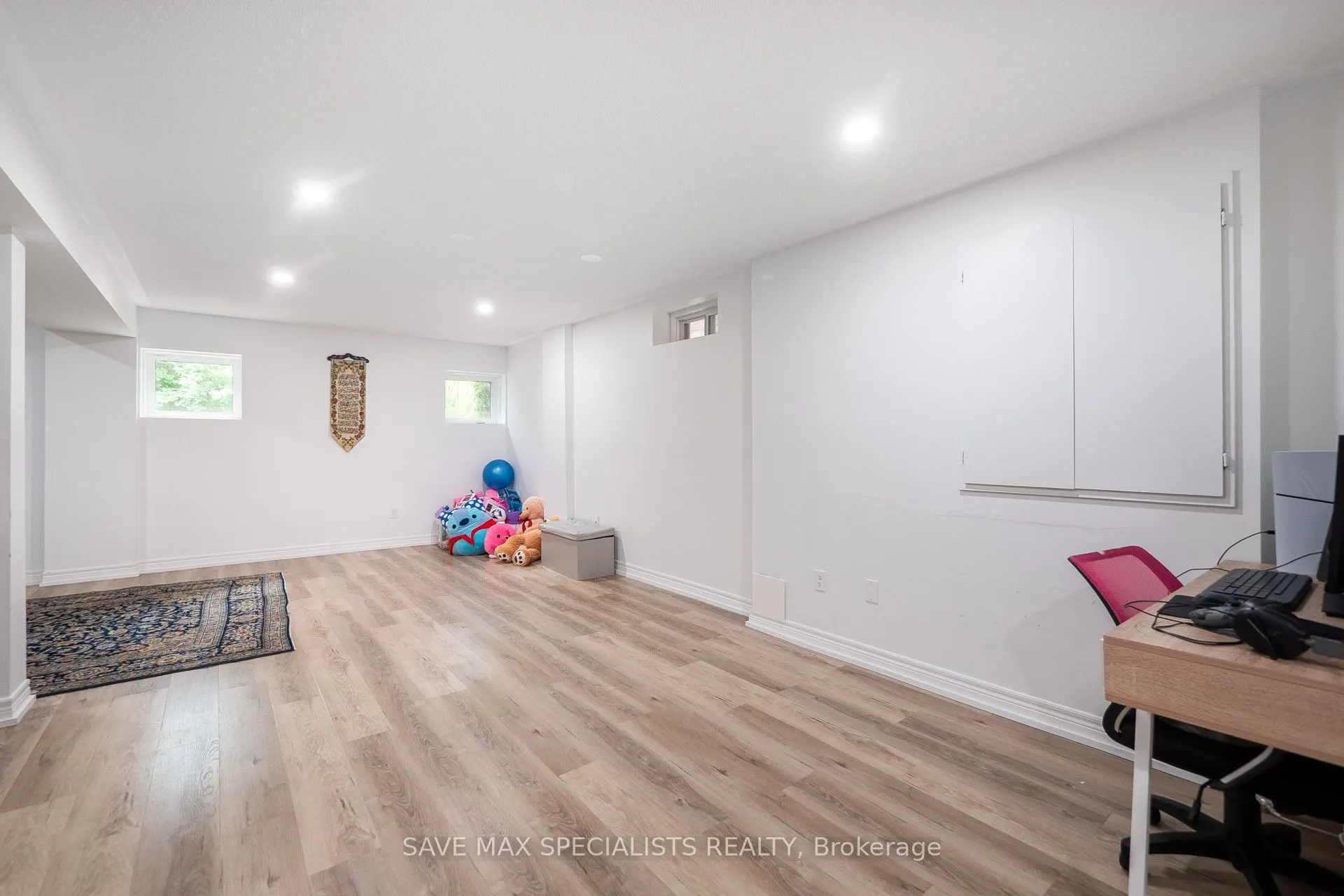21 Isaac Devins Boulevard