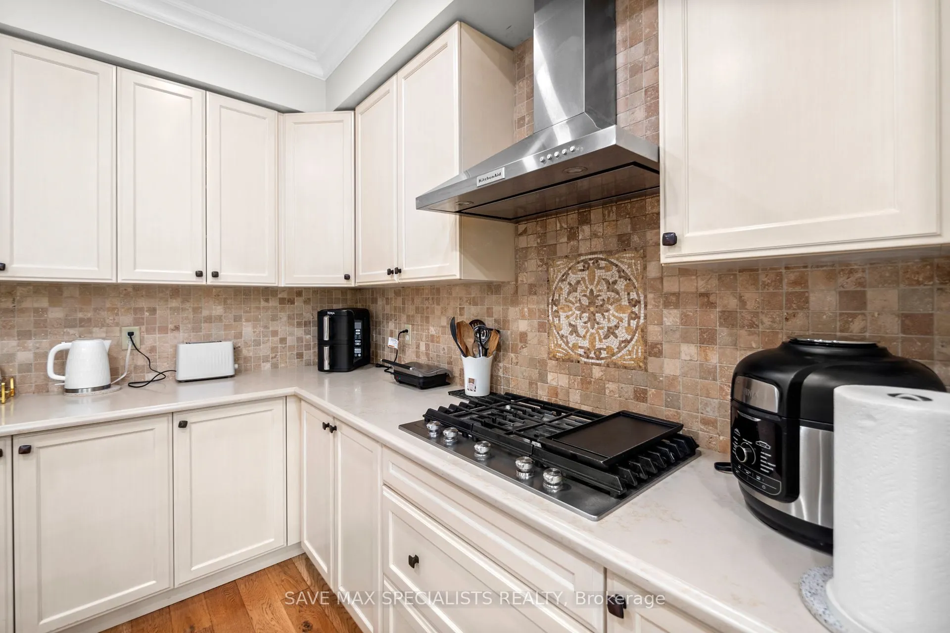 21 Isaac Devins Boulevard
