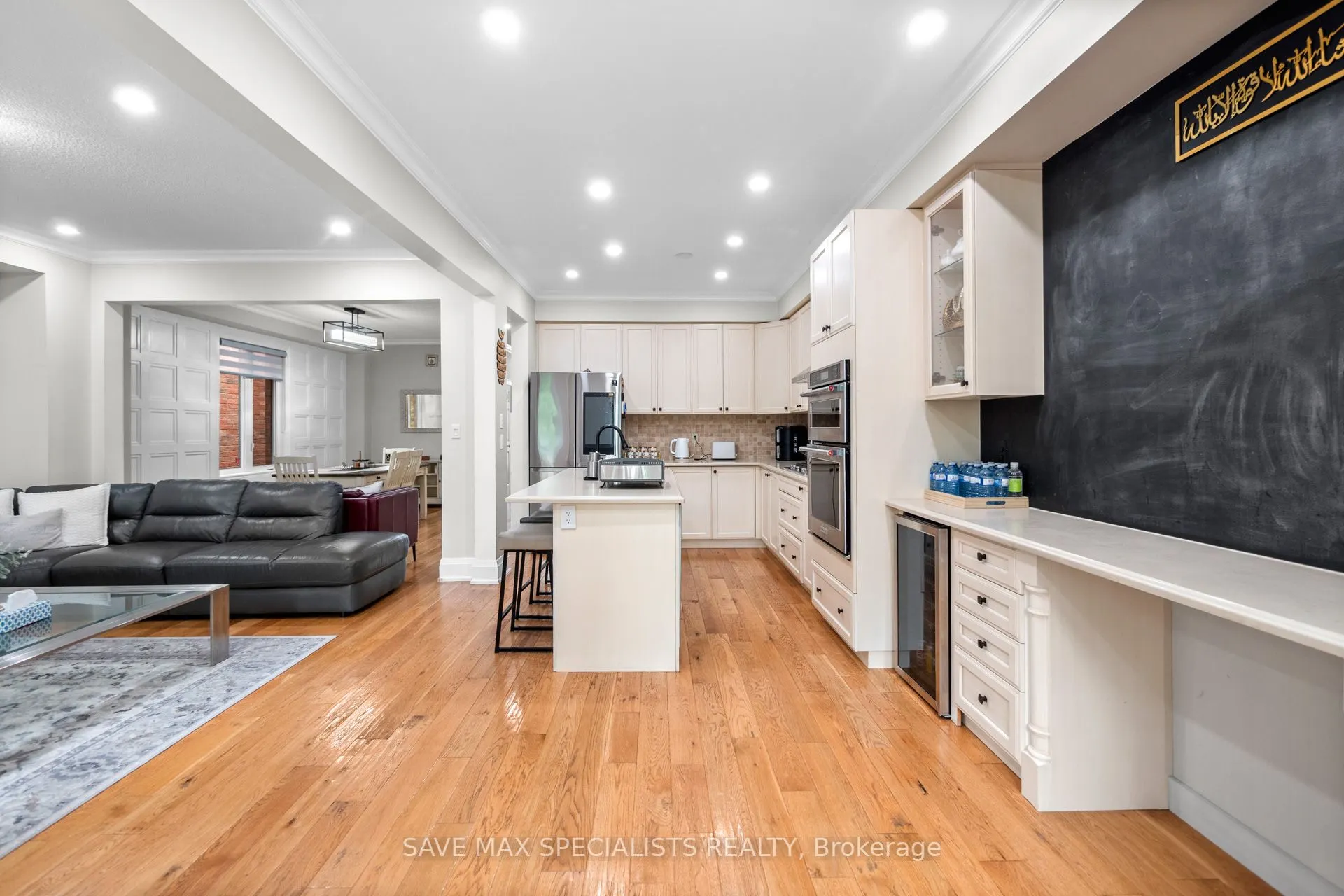 21 Isaac Devins Boulevard