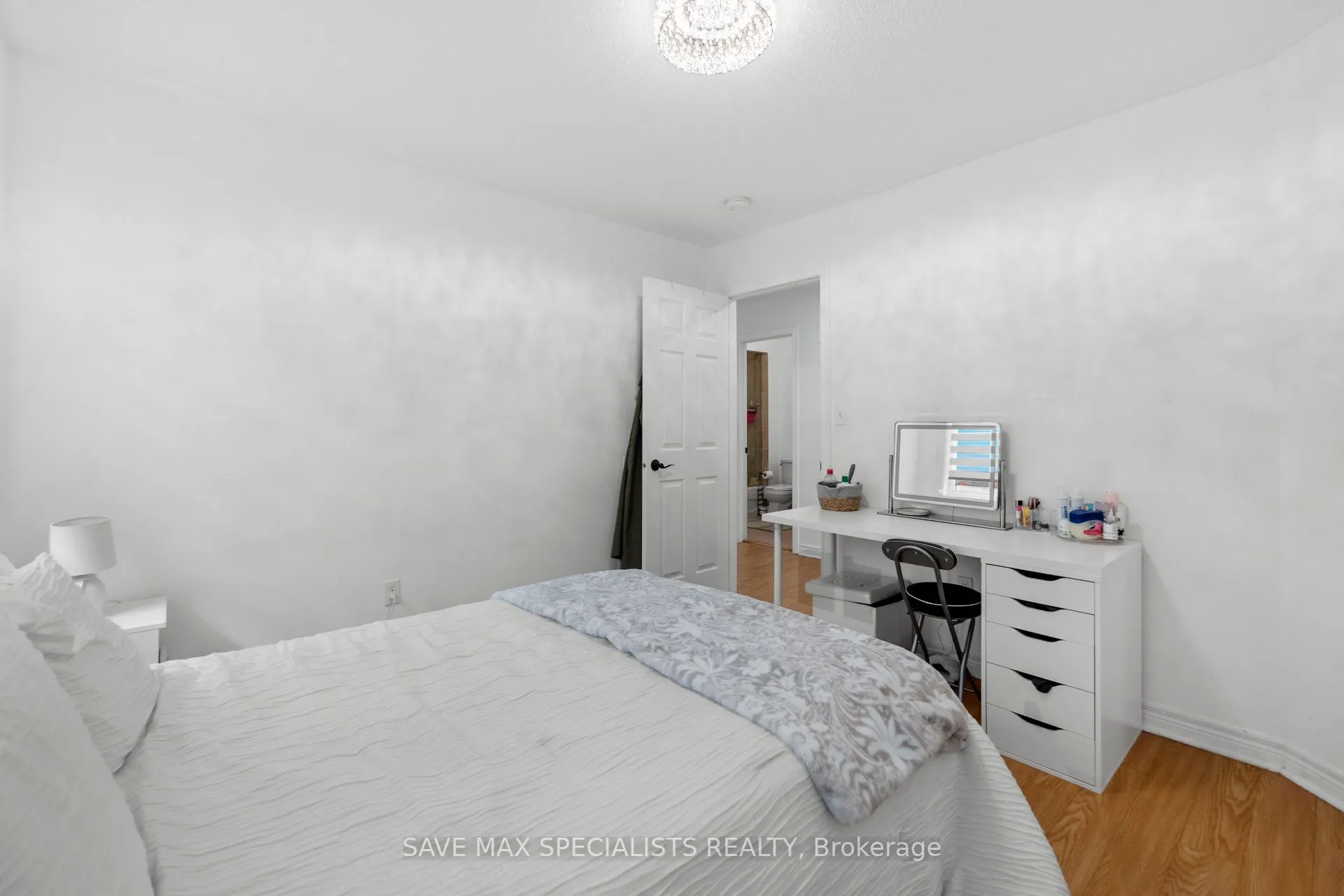 21 Isaac Devins Boulevard