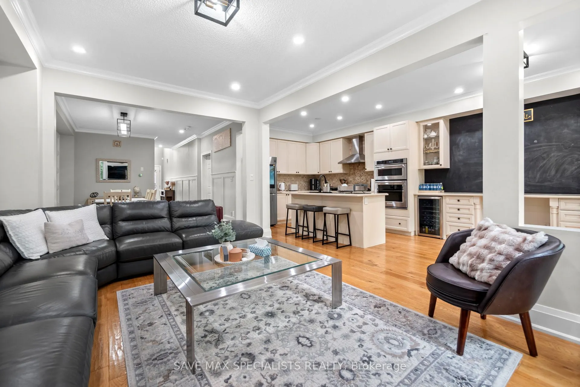 21 Isaac Devins Boulevard