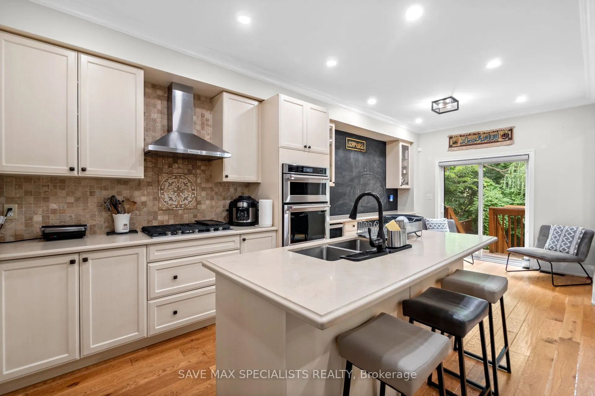 21 Isaac Devins Boulevard