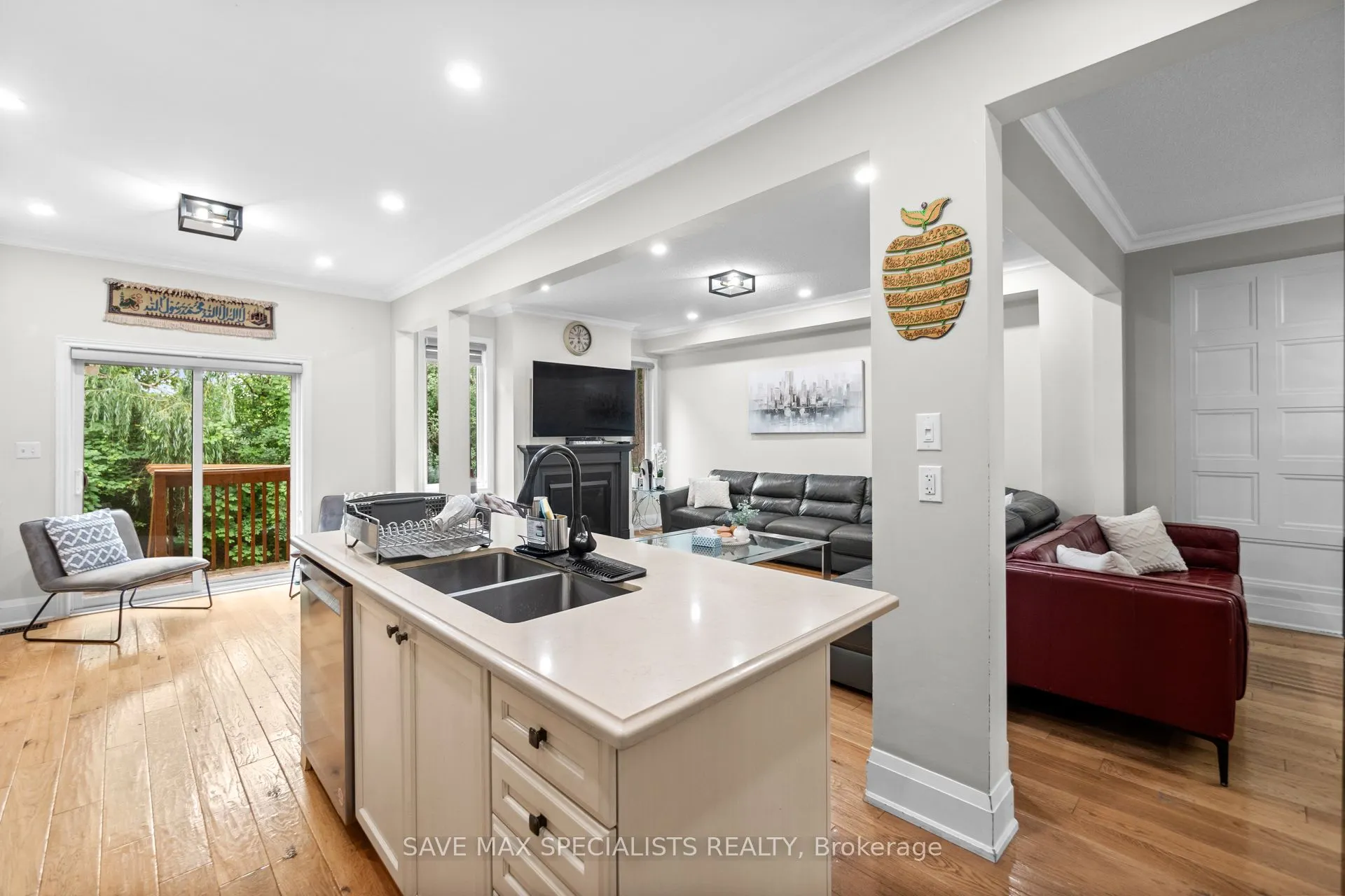 21 Isaac Devins Boulevard