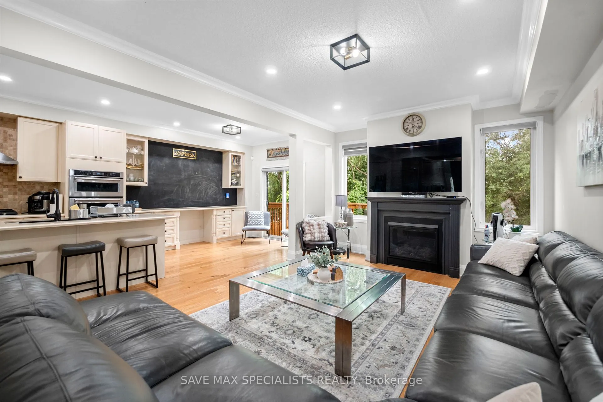 21 Isaac Devins Boulevard