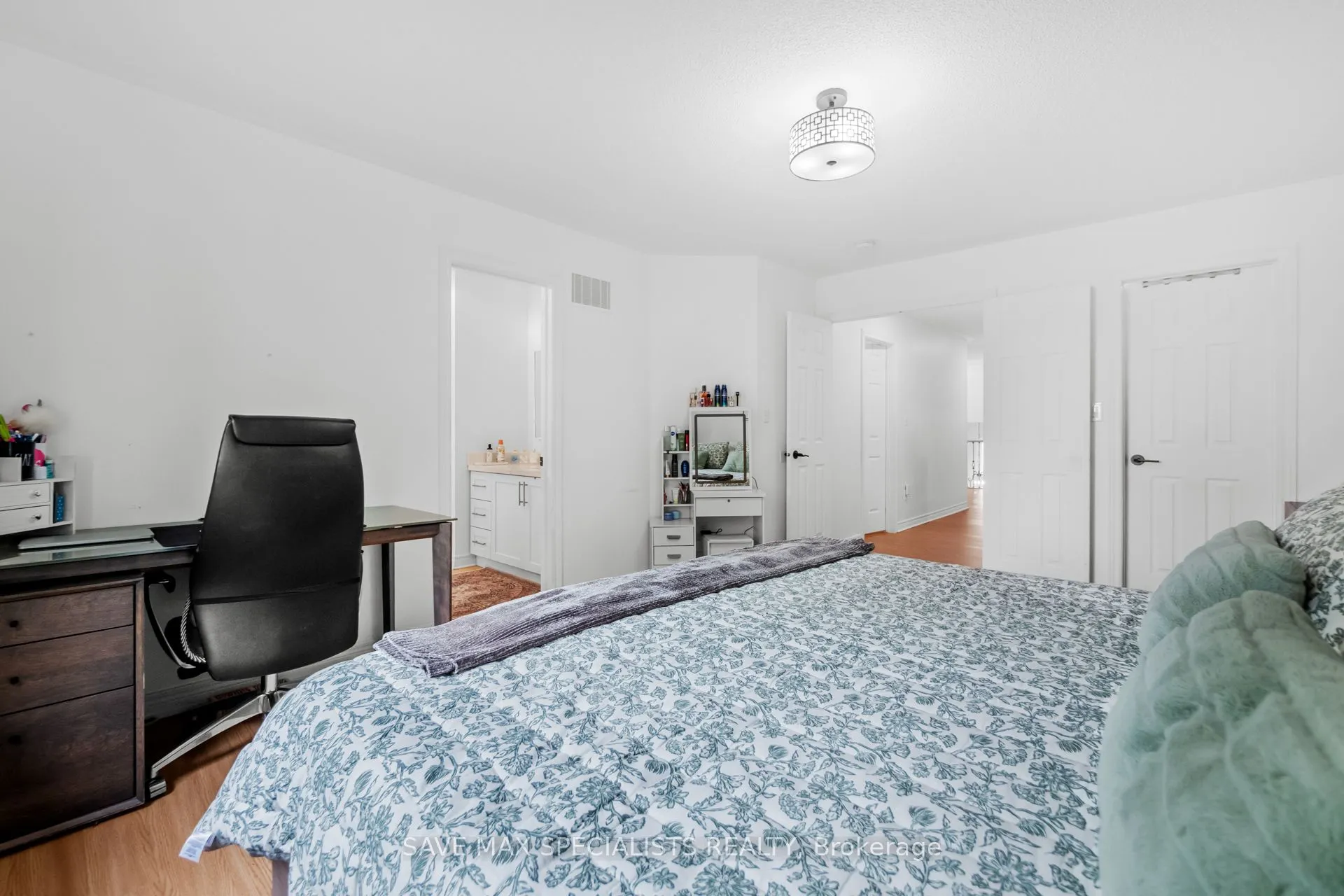 21 Isaac Devins Boulevard