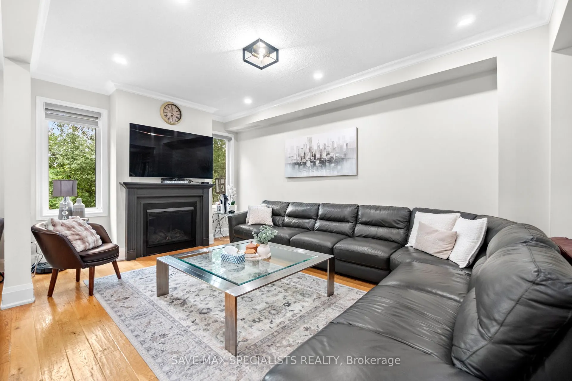 21 Isaac Devins Boulevard