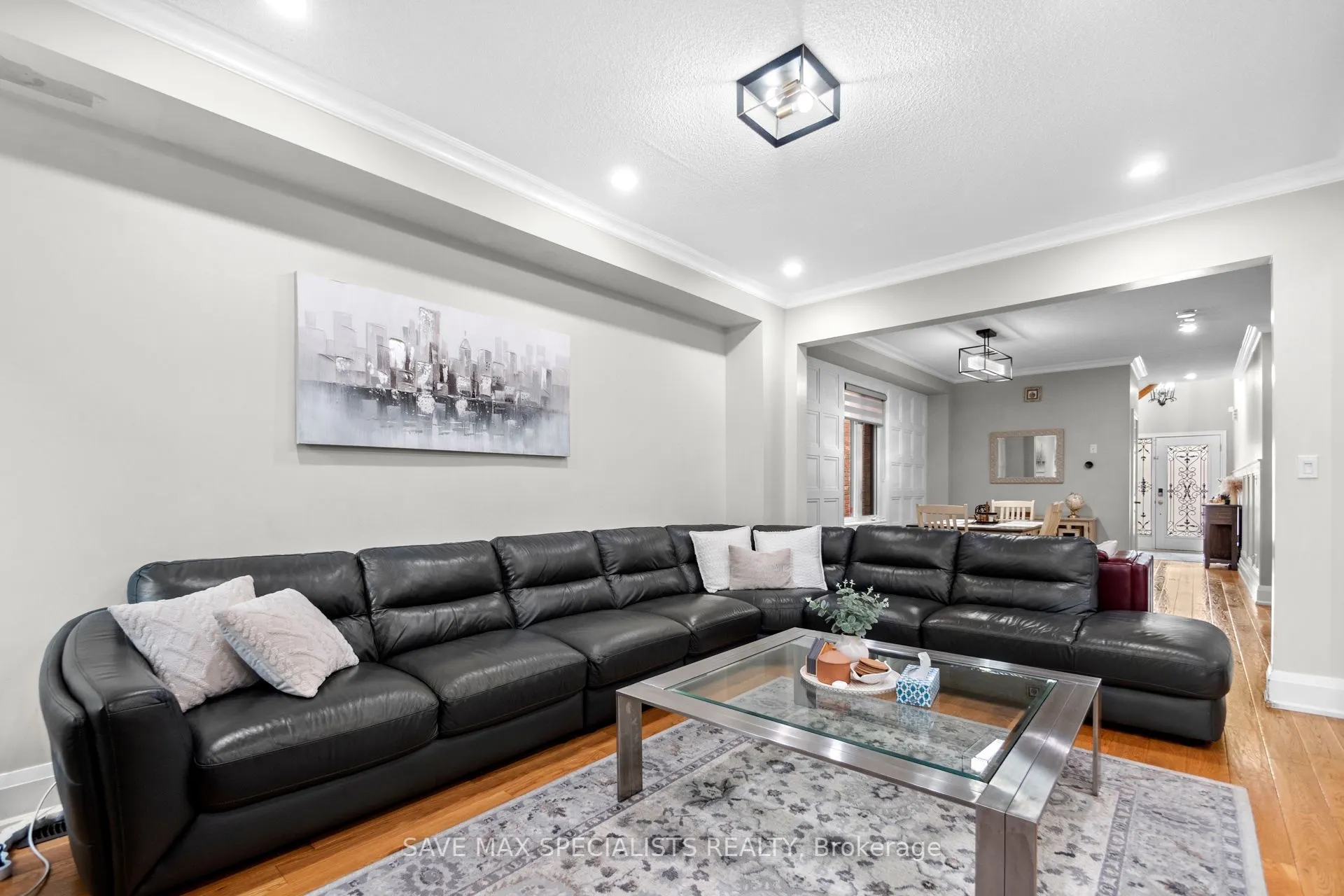 21 Isaac Devins Boulevard